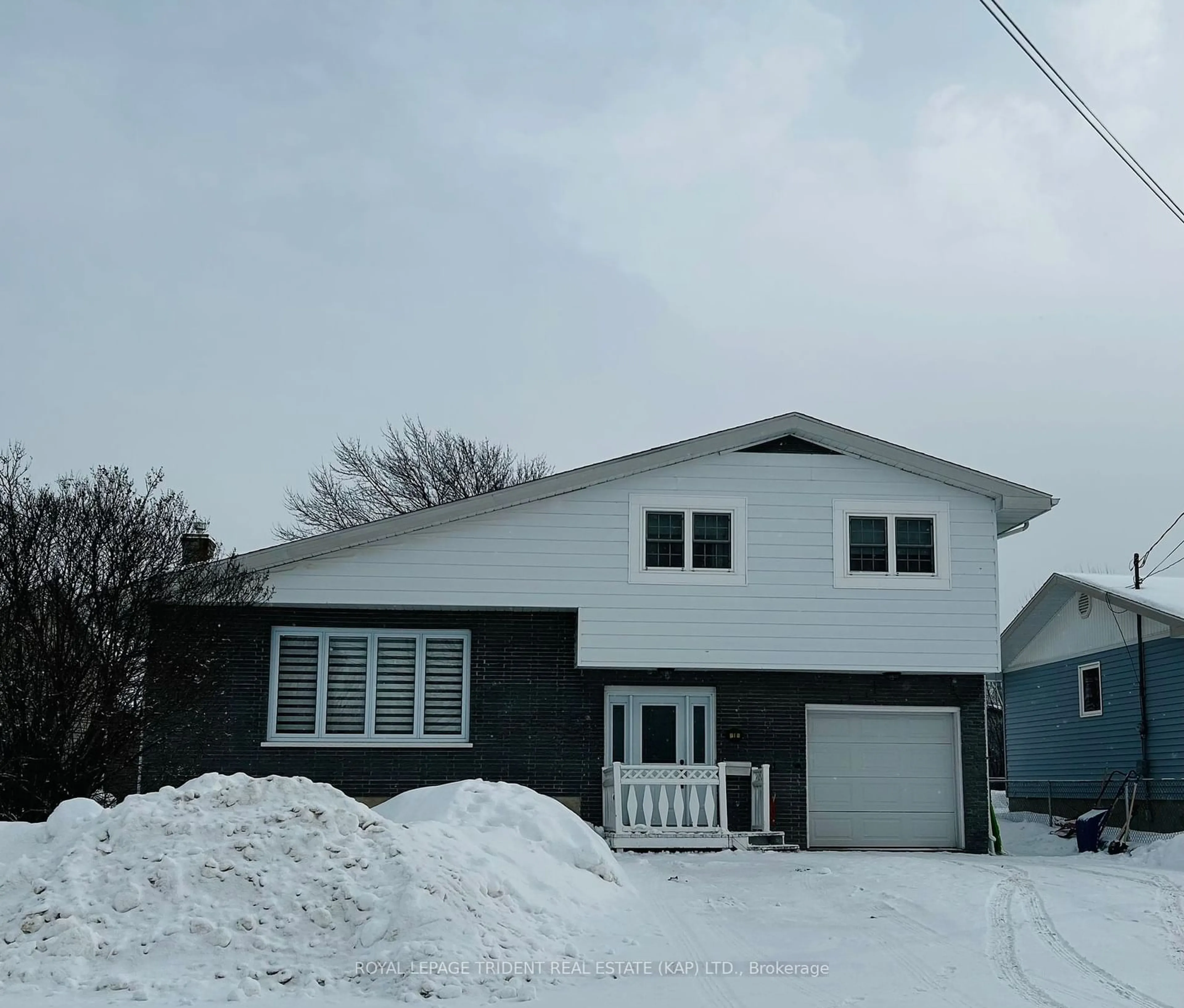 Home with vinyl exterior material, street for 10 Ontario Ave, Kapuskasing Ontario P5N 2J5