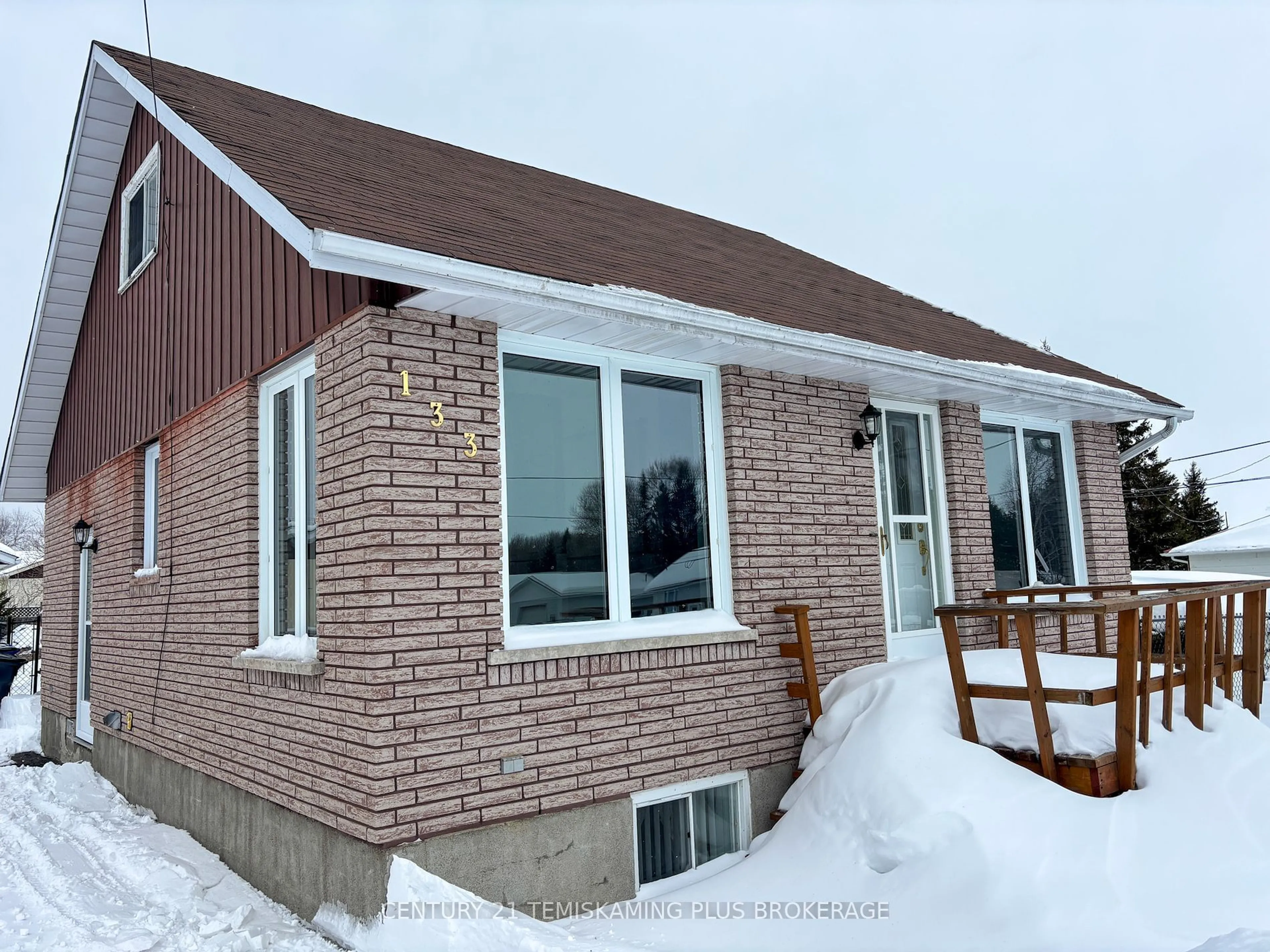 Home with brick exterior material, building for 133 Station St, Temiskaming Shores Ontario P0J 1R0