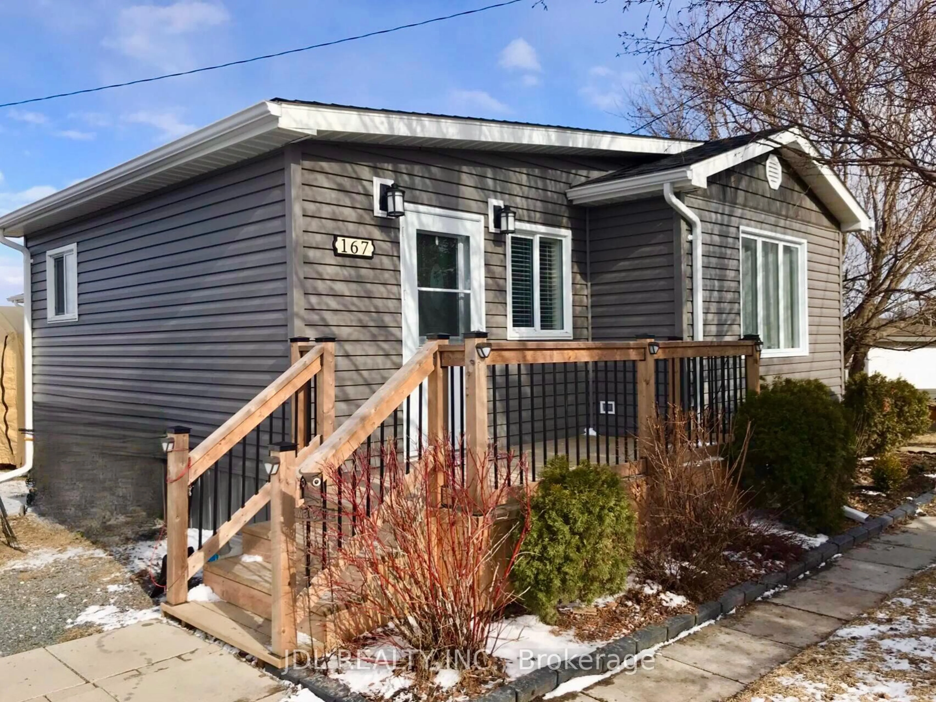 Home with vinyl exterior material, street for 167 2nd St, Cochrane Ontario P0L 1C0