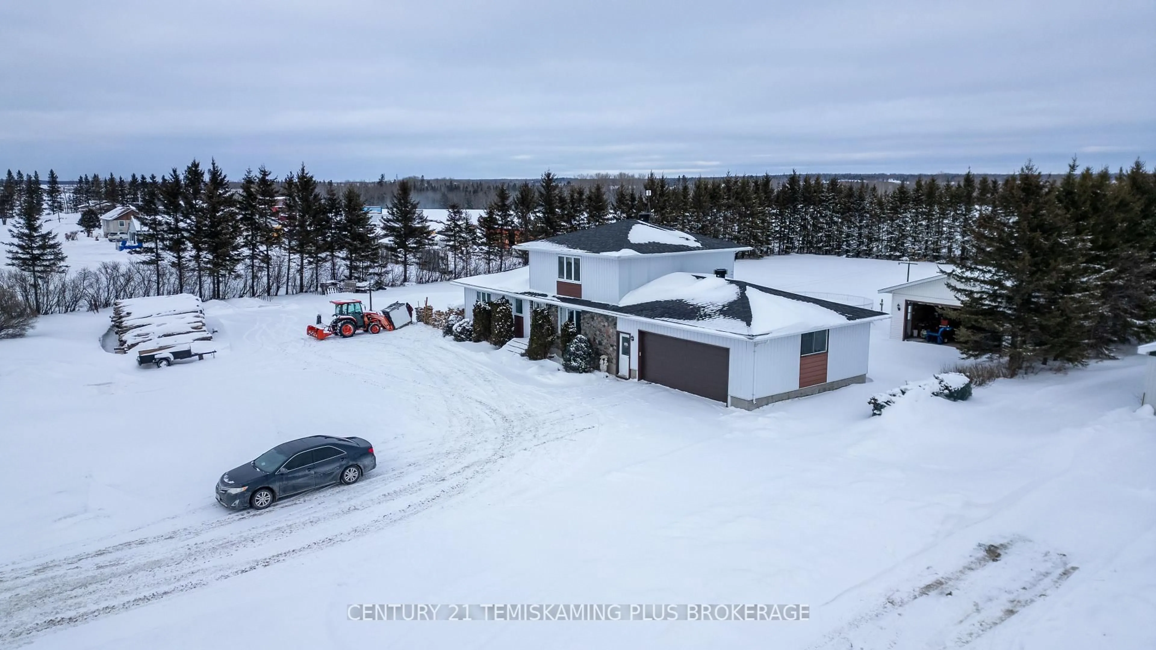 A pic from outside/outdoor area/front of a property/back of a property/a pic from drone, unknown for 998169 Highway 11, Temiskaming Shores Ontario P0J 1P0