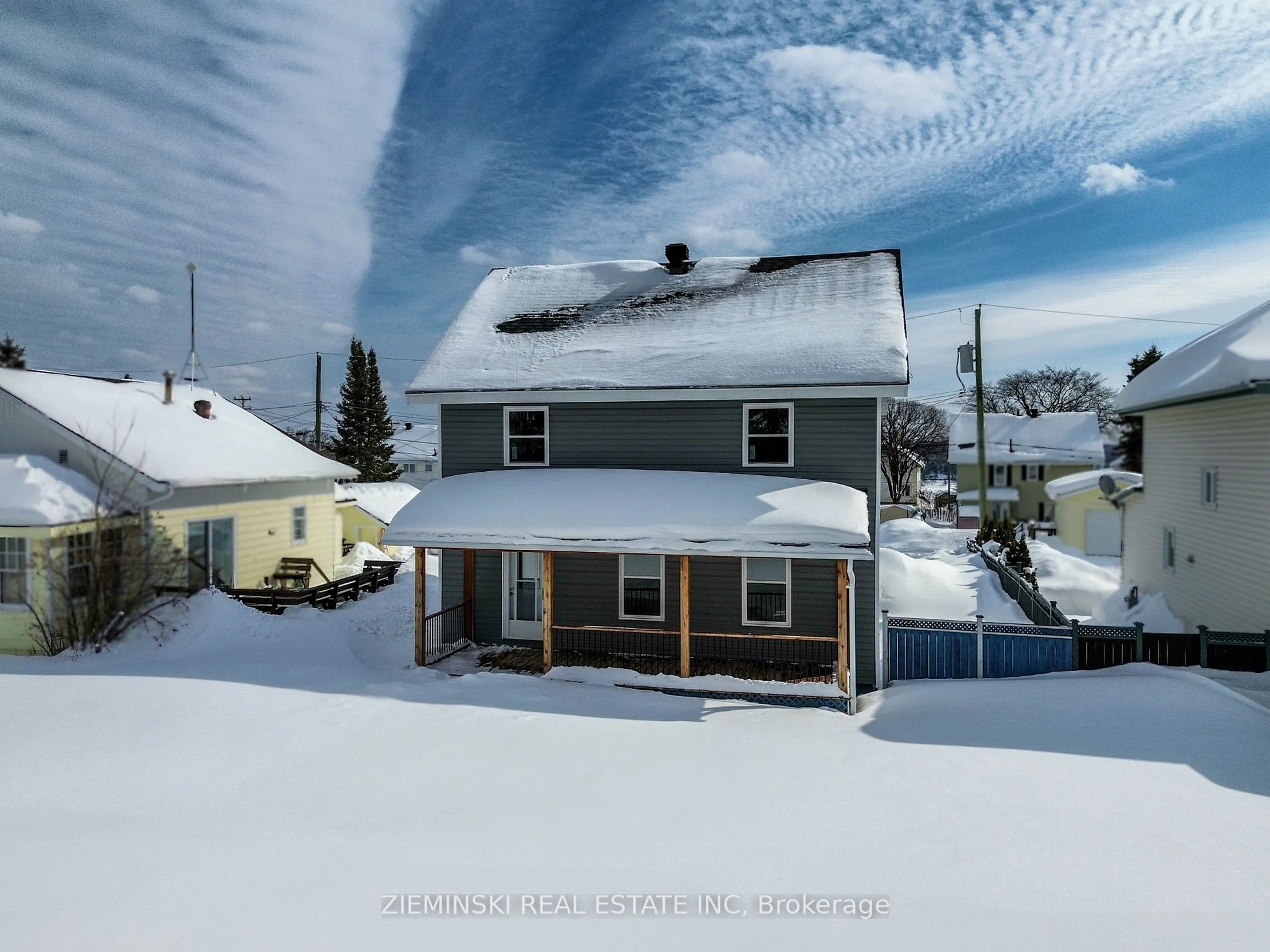 A pic from outside/outdoor area/front of a property/back of a property/a pic from drone, street for 137 Cambridge Ave, Iroquois Falls Ontario P0K 1E0
