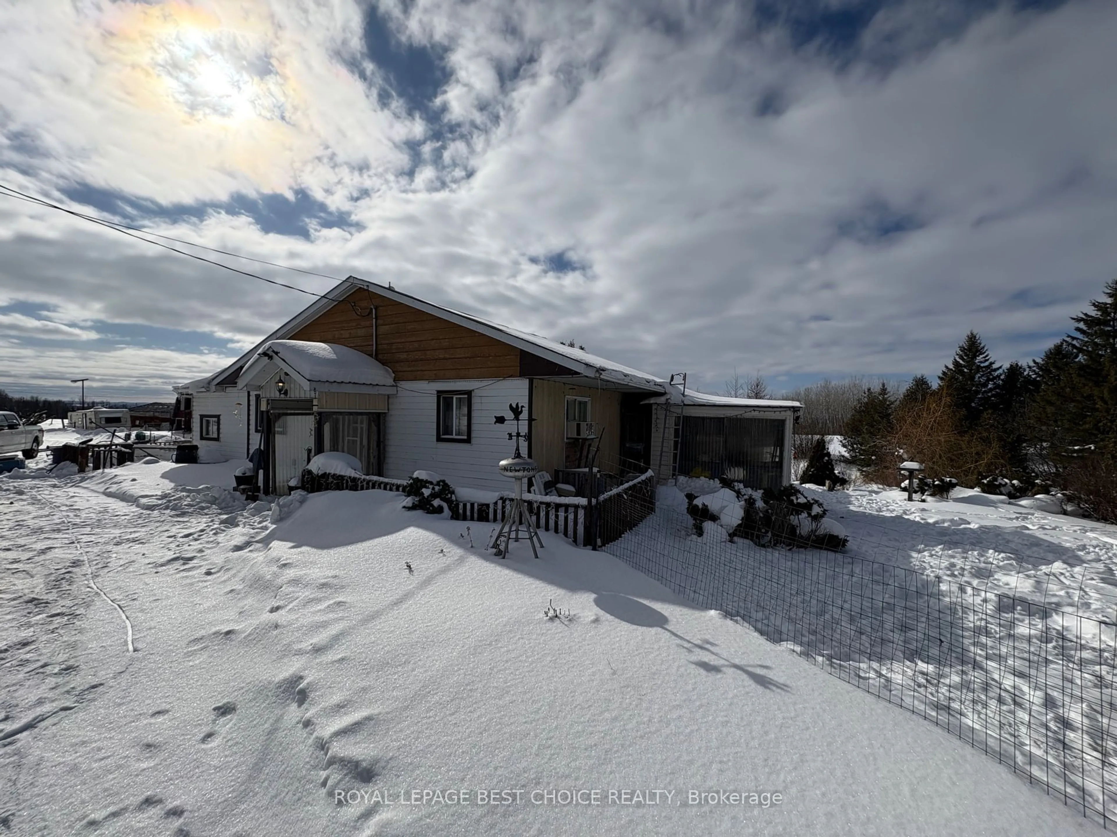 A pic from outside/outdoor area/front of a property/back of a property/a pic from drone, mountain view for 964296 Development Rd, Harley Ontario P0J 1S0