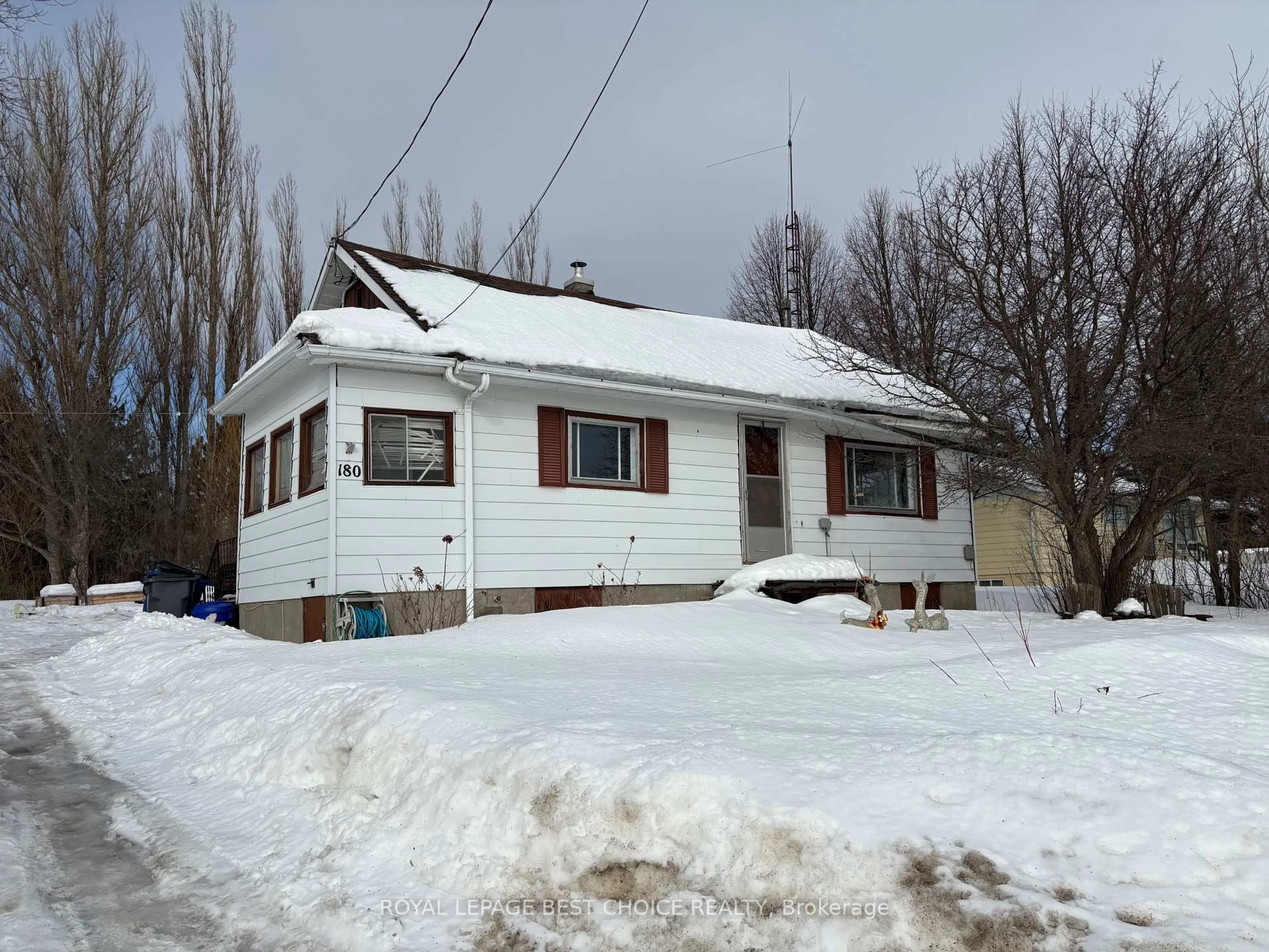 Shed for 180 Rorke Ave, Temiskaming Shores Ontario P0J 1K0