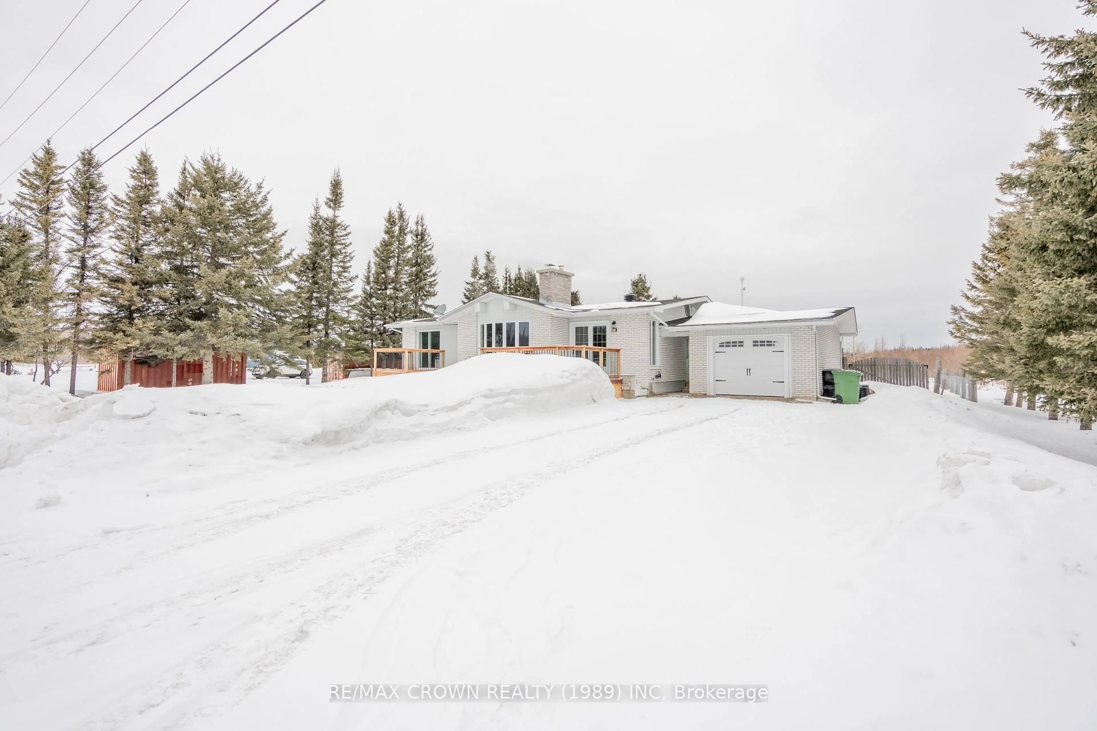 A pic from outside/outdoor area/front of a property/back of a property/a pic from drone, street for 14 St-Stanislas St, Kapuskasing Ontario P0L 1M0