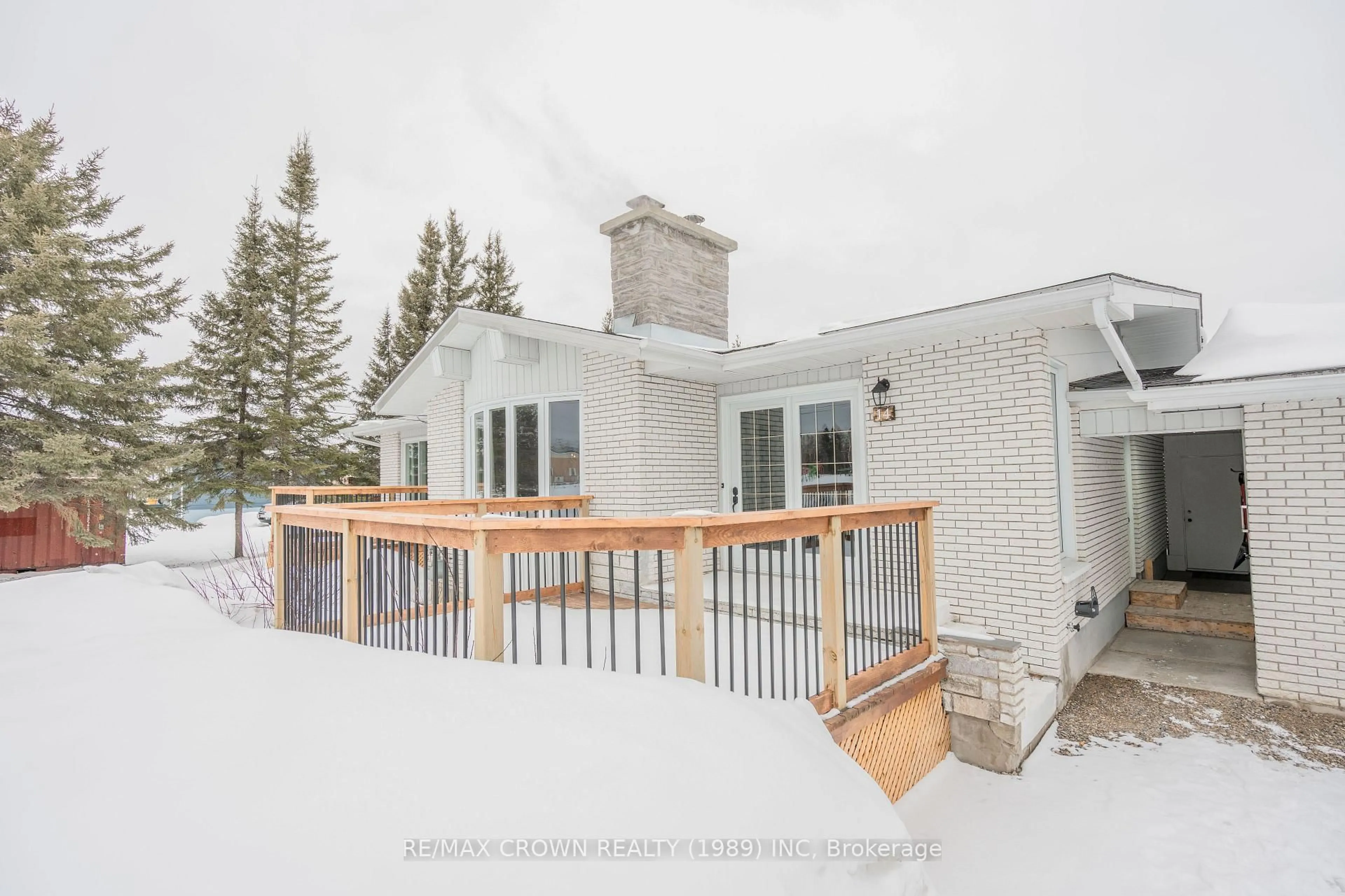 Patio, mountain view for 14 St-Stanislas St, Kapuskasing Ontario P0L 1M0