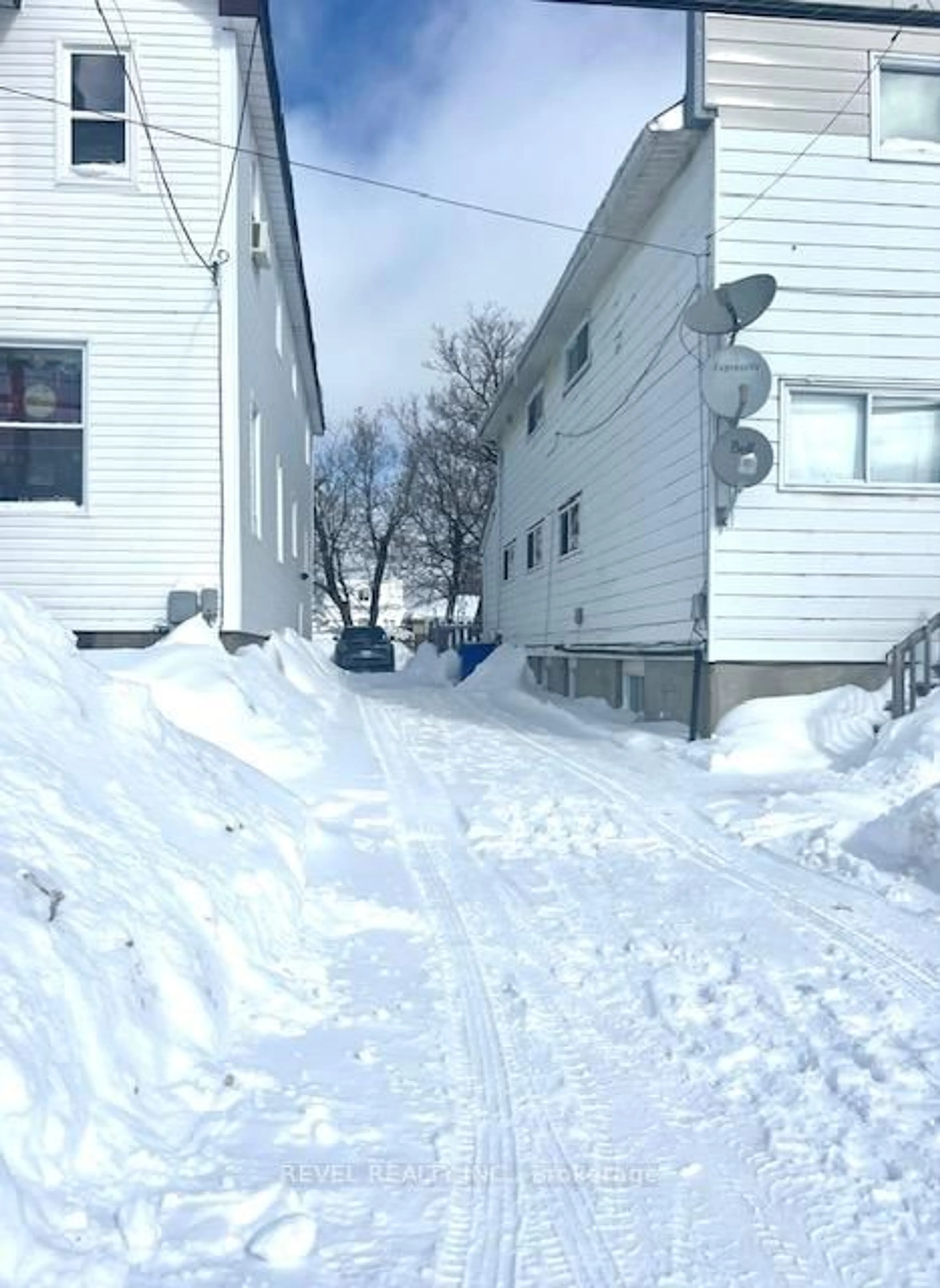 Parking for 134 Golden Ave, Timmins Ontario P0N 1C0