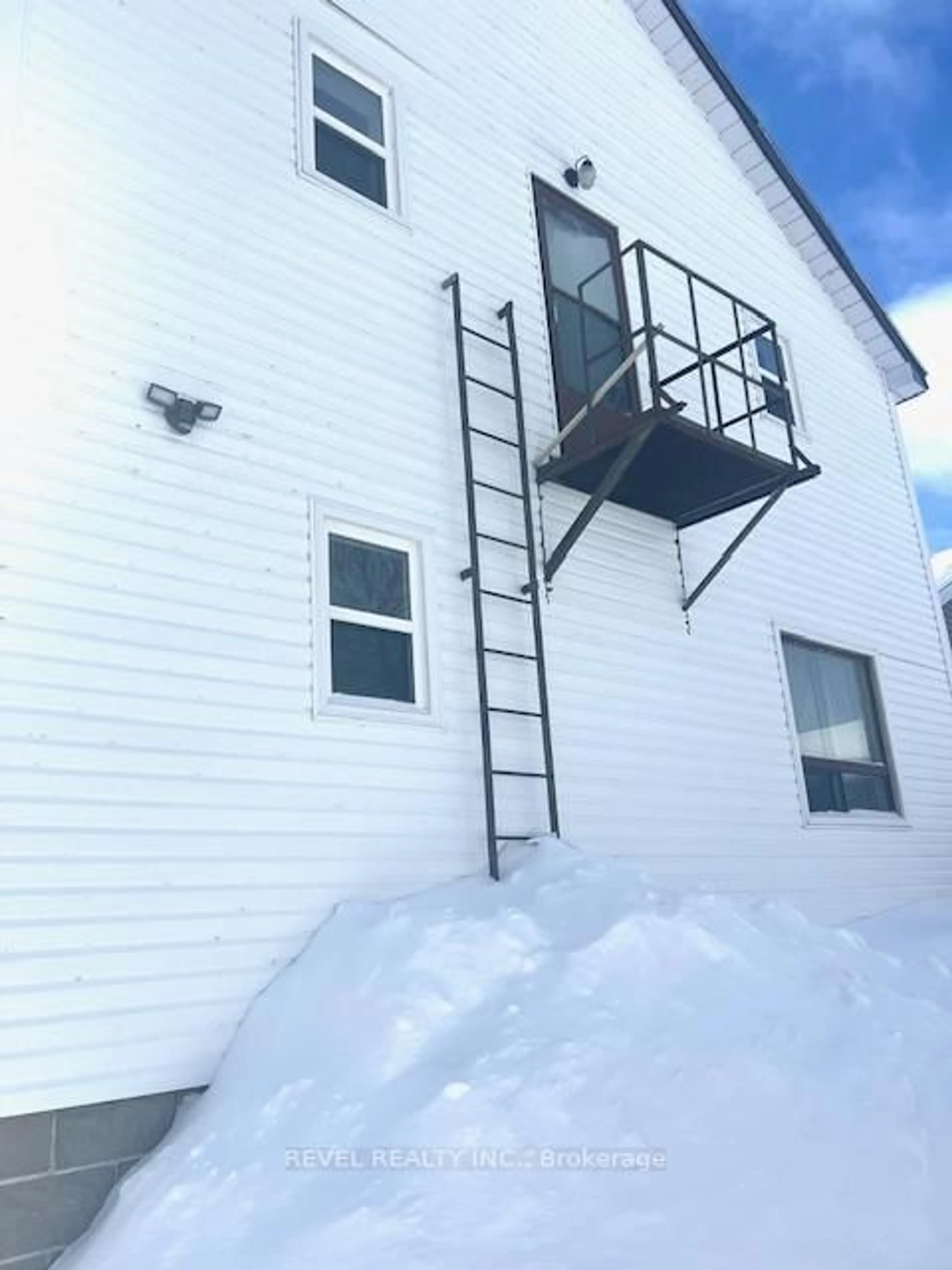 Stairs for 134 Golden Ave, Timmins Ontario P0N 1C0