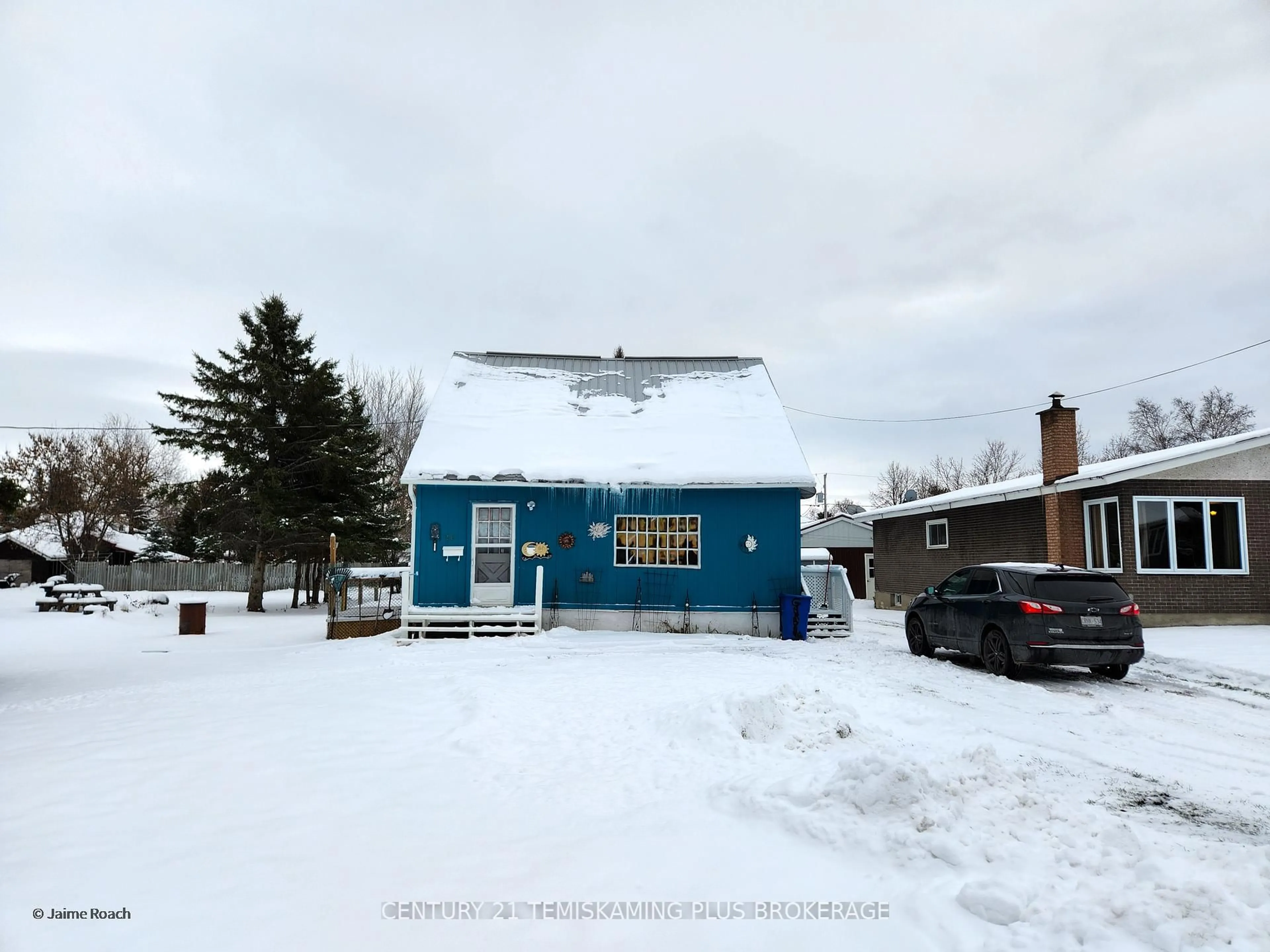 A pic from outside/outdoor area/front of a property/back of a property/a pic from drone, building for 26 Sixth Ave, Englehart Ontario P0J 1H0