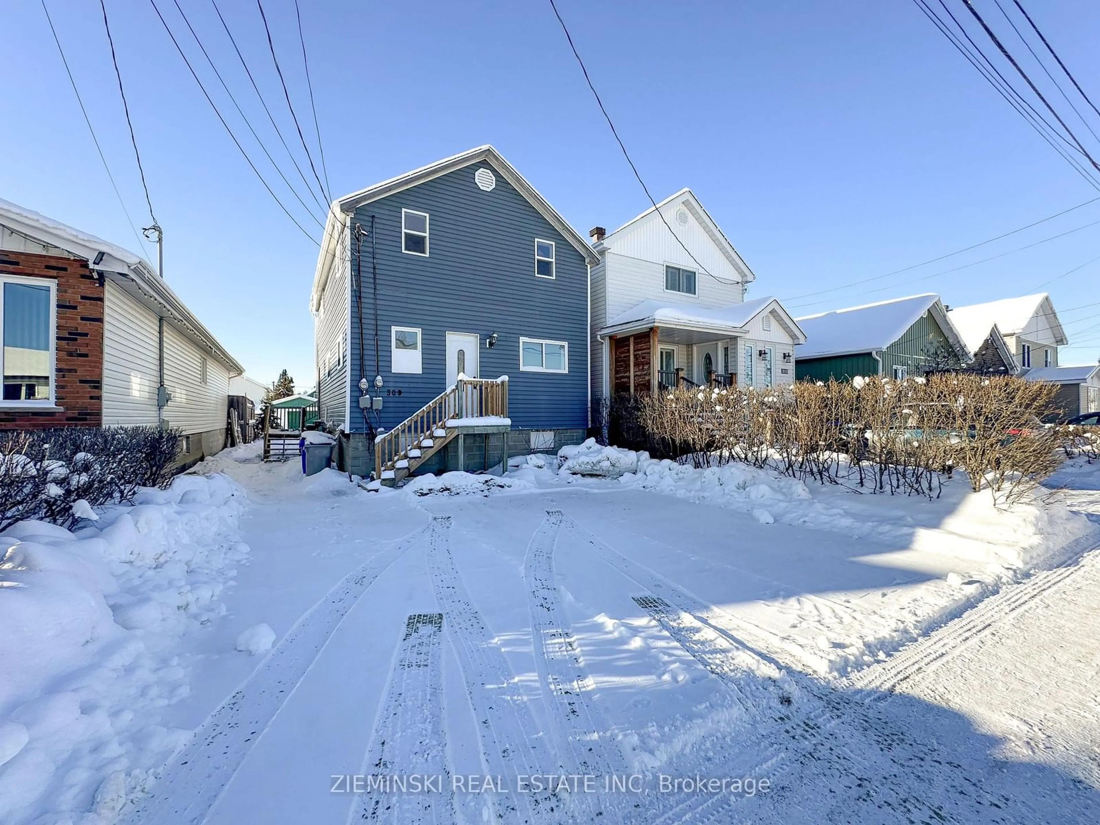 A pic from outside/outdoor area/front of a property/back of a property/a pic from drone, street for 309 Cedar St, Timmins Ontario P4N 6J7