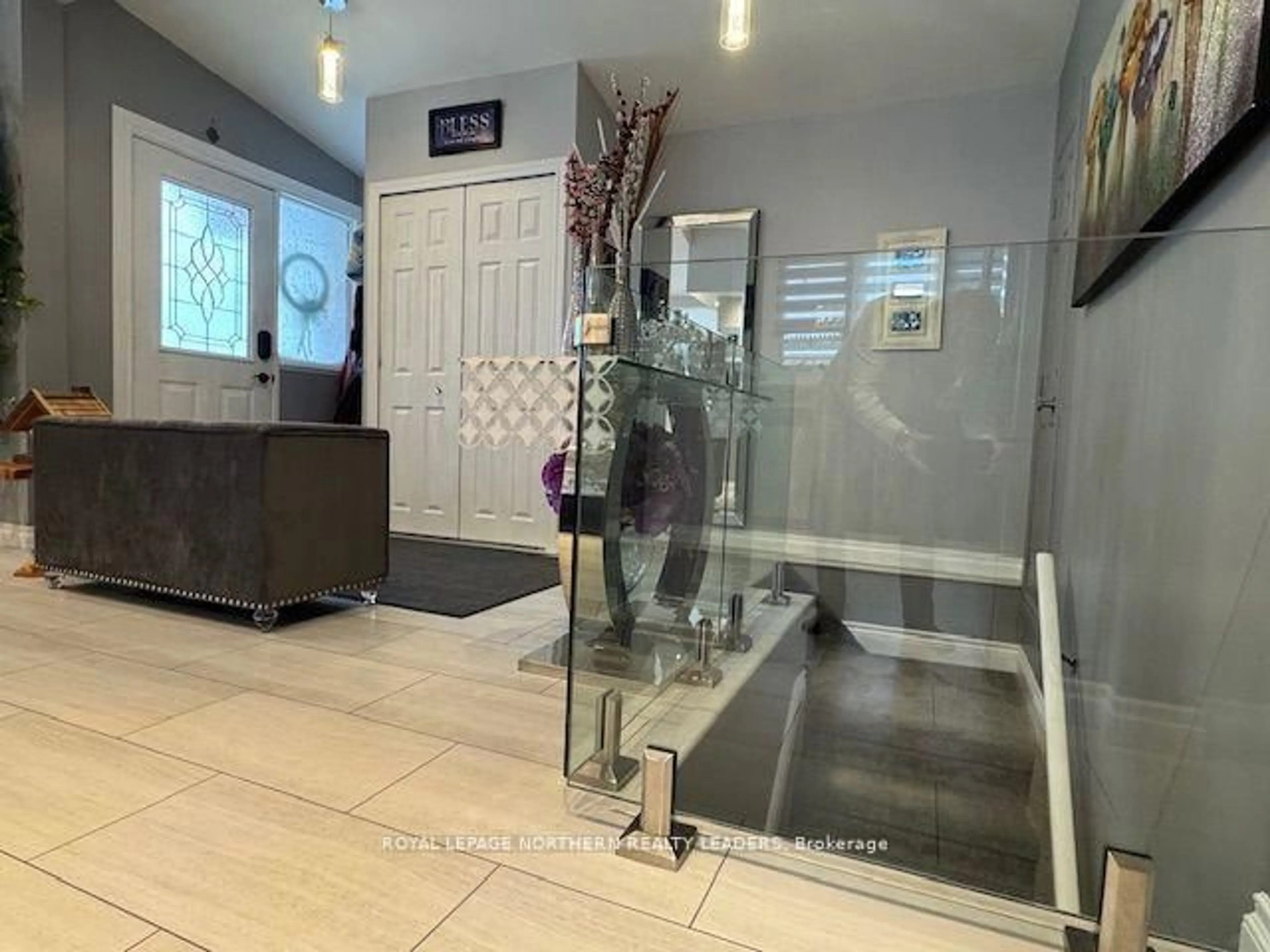 Indoor foyer for 236 Jade Ave, Timmins Ontario P4N 4M5