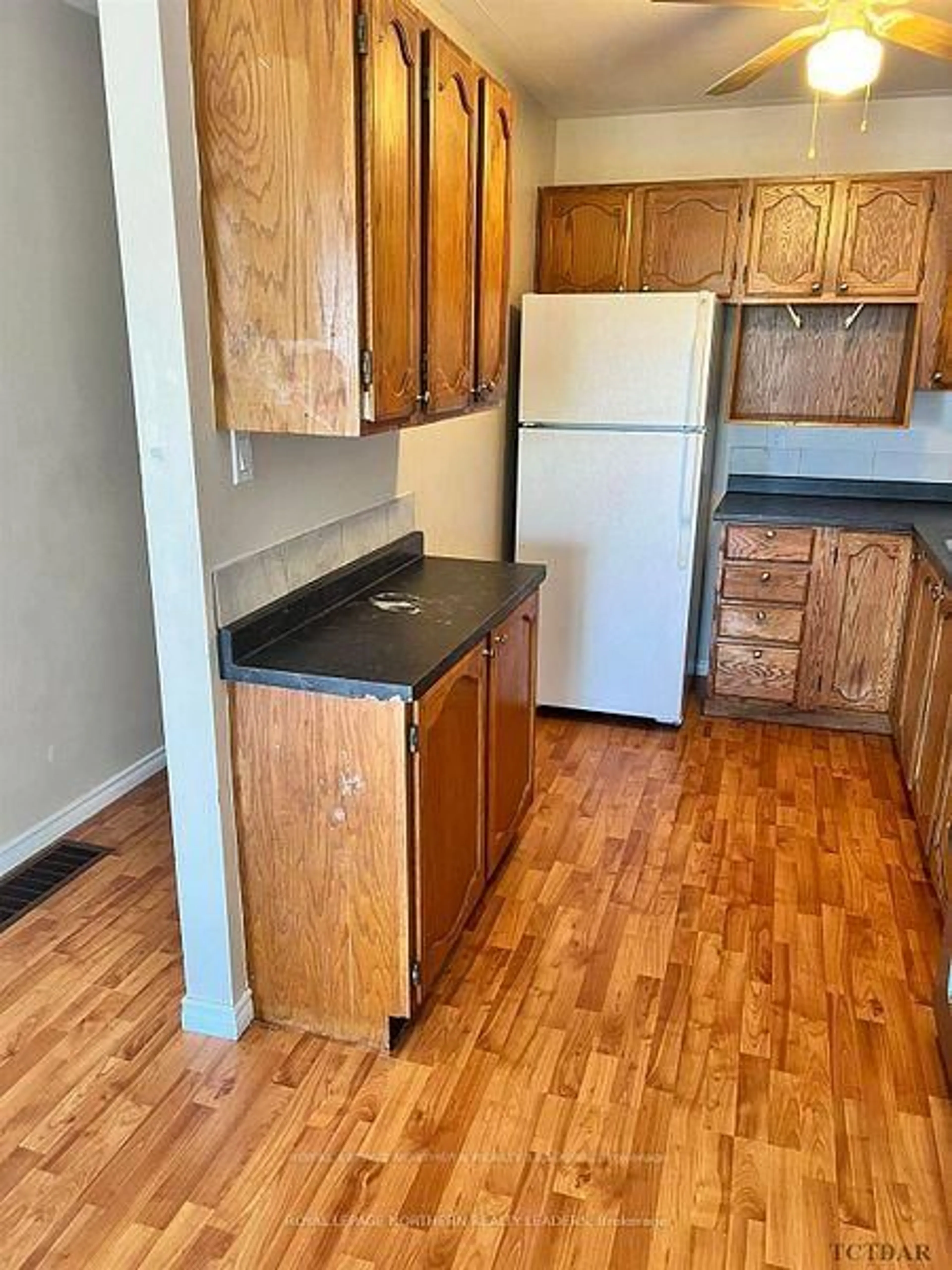 Standard kitchen, wood/laminate floor for 1028 Denise St, Timmins Ontario P4N 3G2
