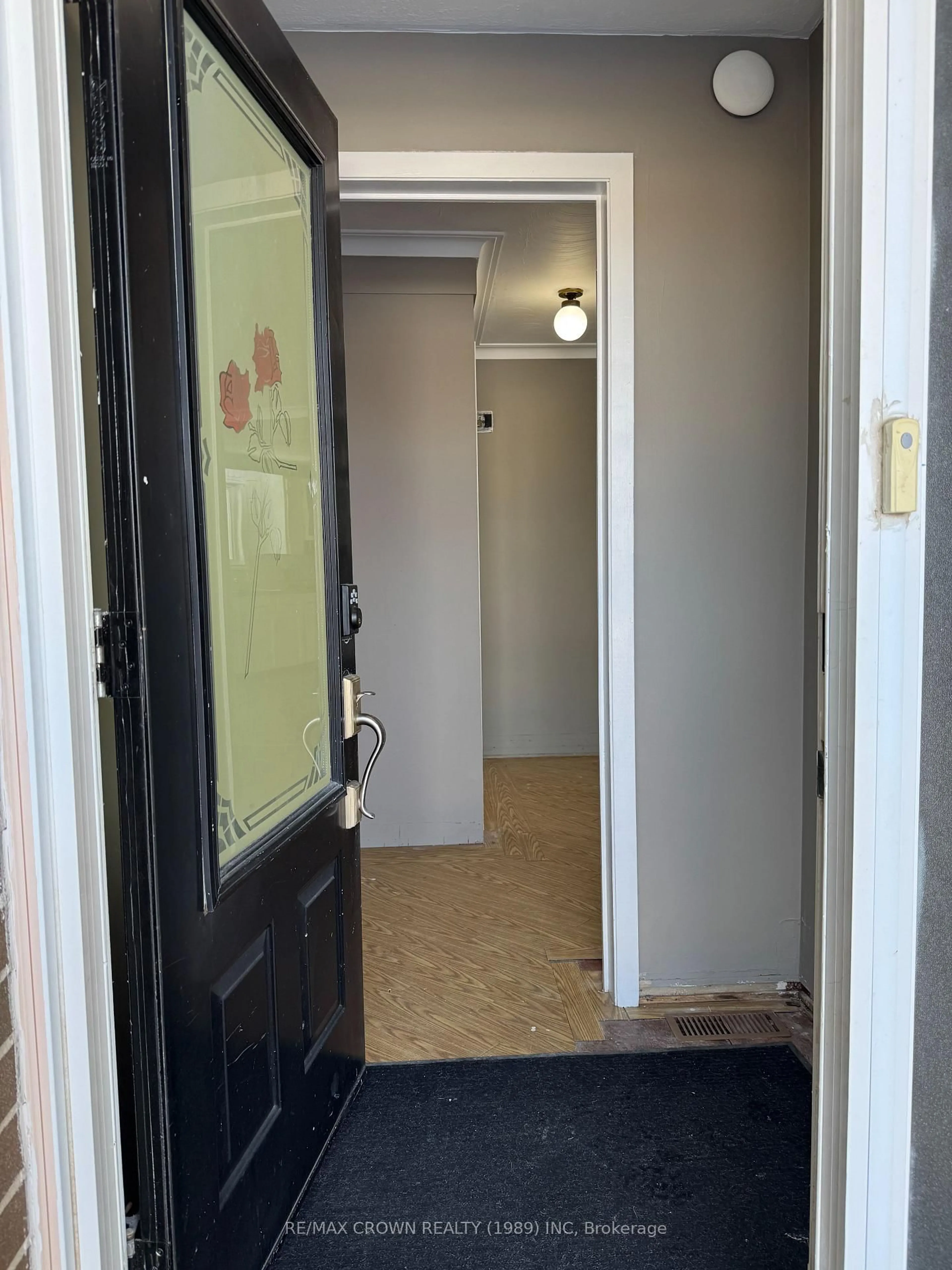 Indoor foyer for 27 Ottawa St, Kapuskasing Ontario P5N 1Y6