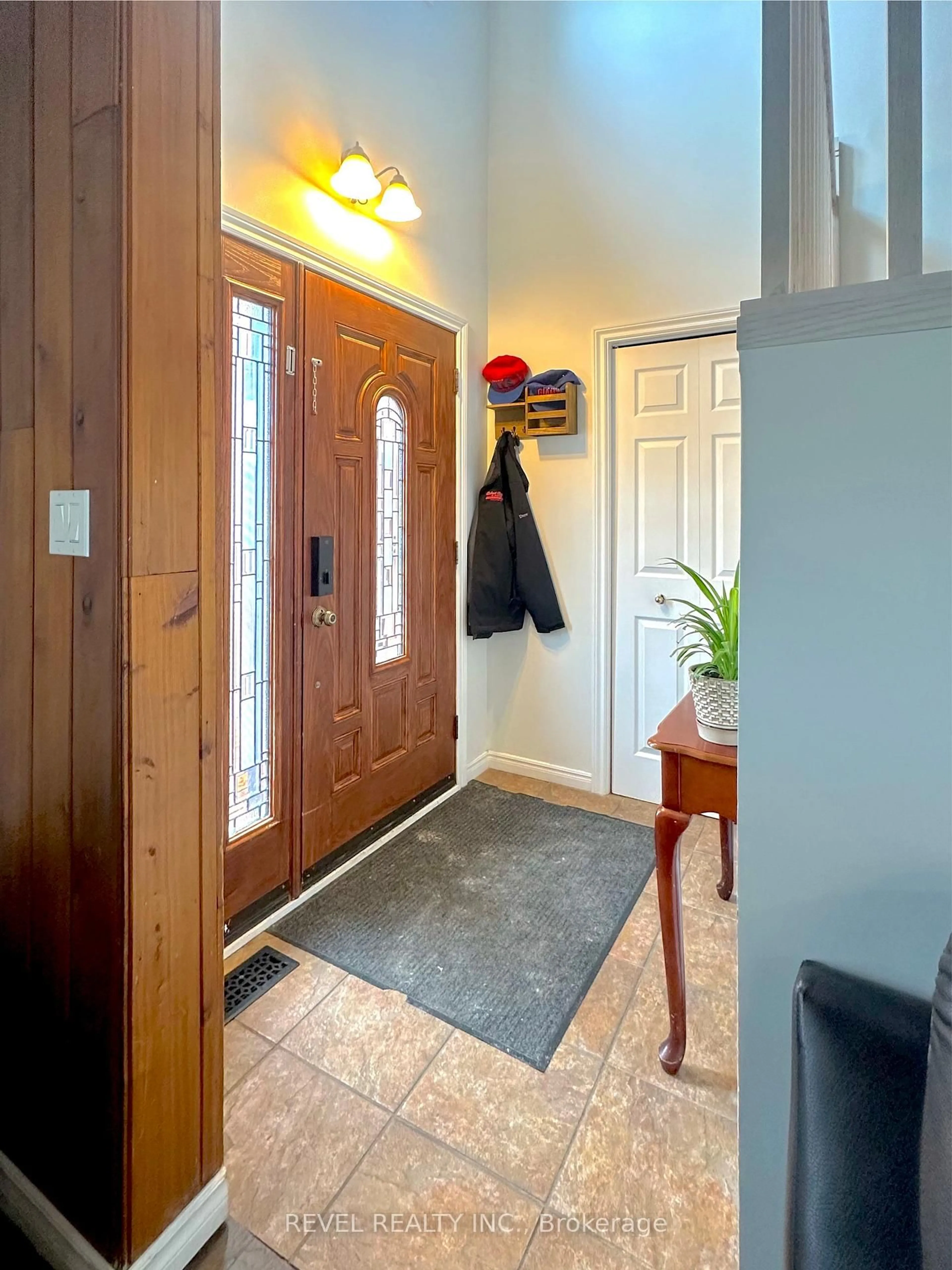 Indoor entryway for 137 Girdwood Cres, Timmins Ontario P0N 1K0