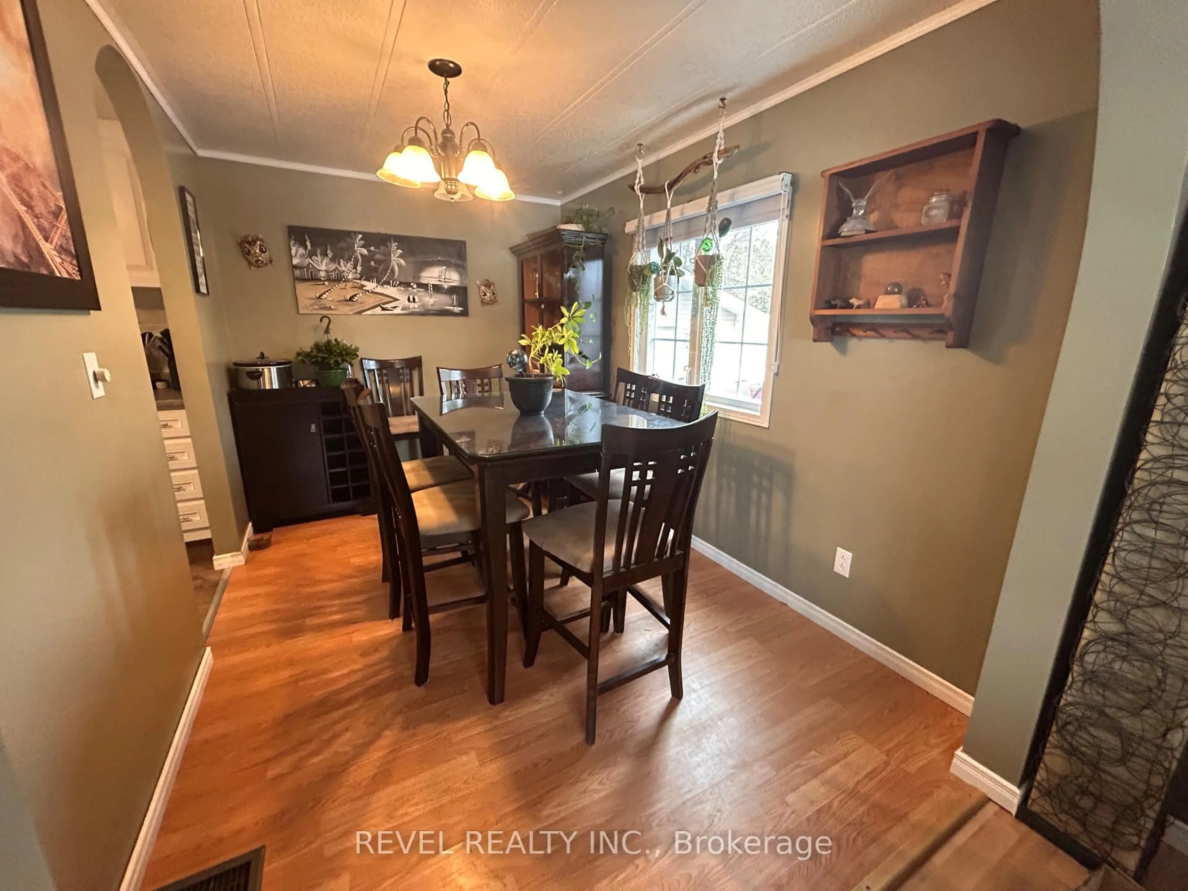 Dining room, wood/laminate floor for 347 Seventeenth Ave, Cochrane Ontario P0L 1C0
