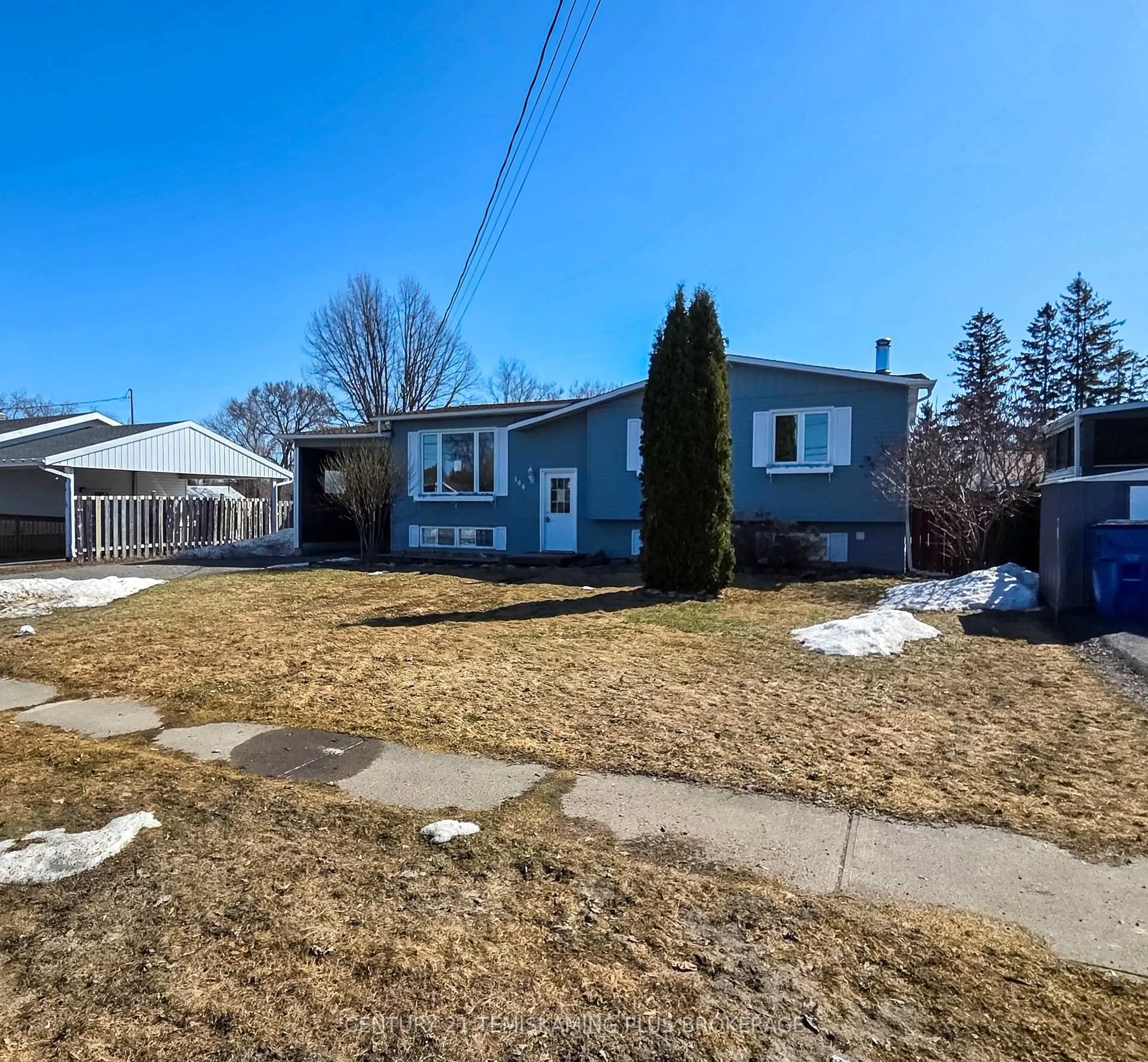 A pic from outside/outdoor area/front of a property/back of a property/a pic from drone, street for 106 Cross Lake Rd, Temiskaming Shores Ontario P0J 1R0