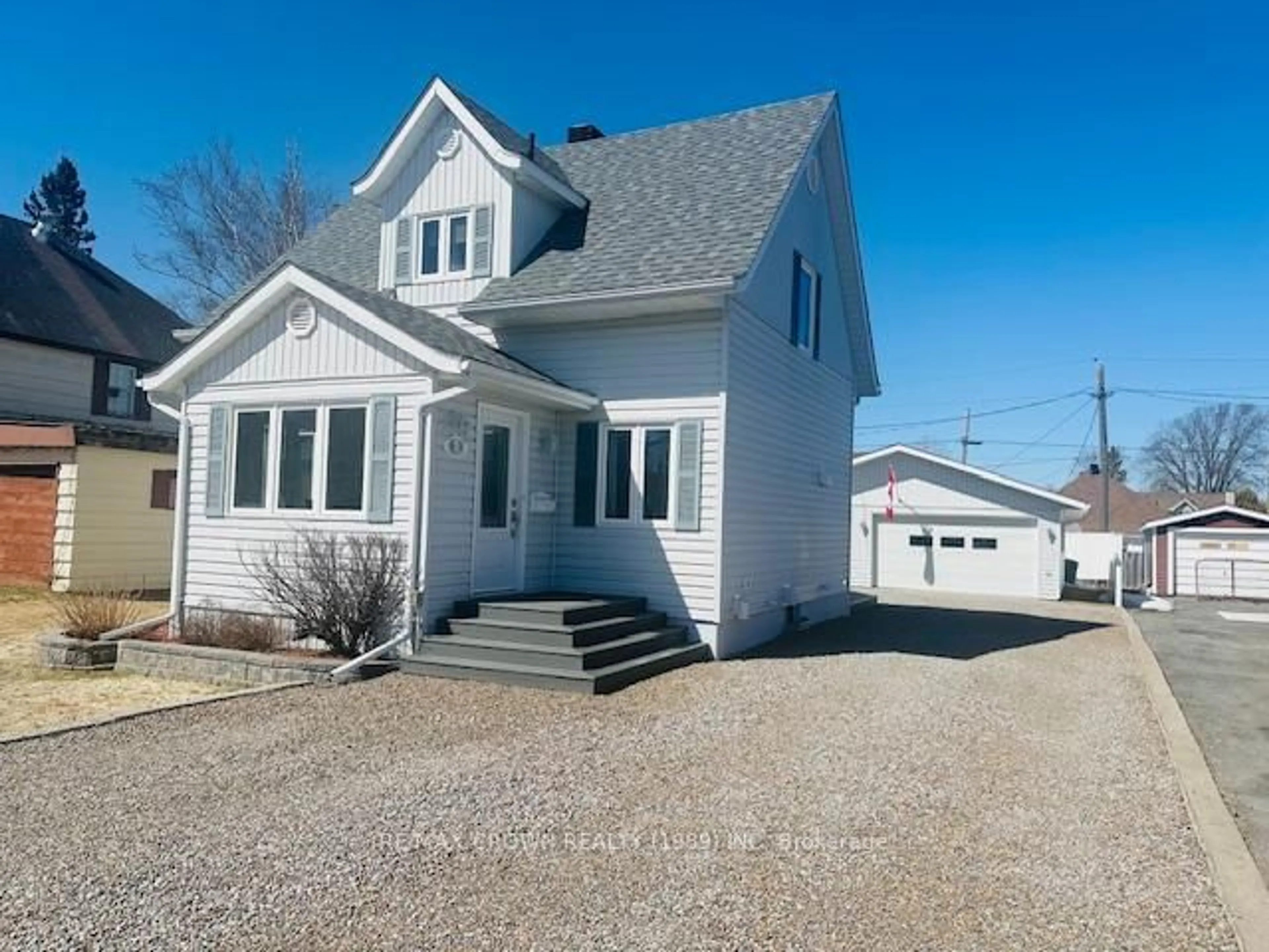 Home with vinyl exterior material, street for 5 Victoria St, Kapuskasing Ontario P5N 1K6