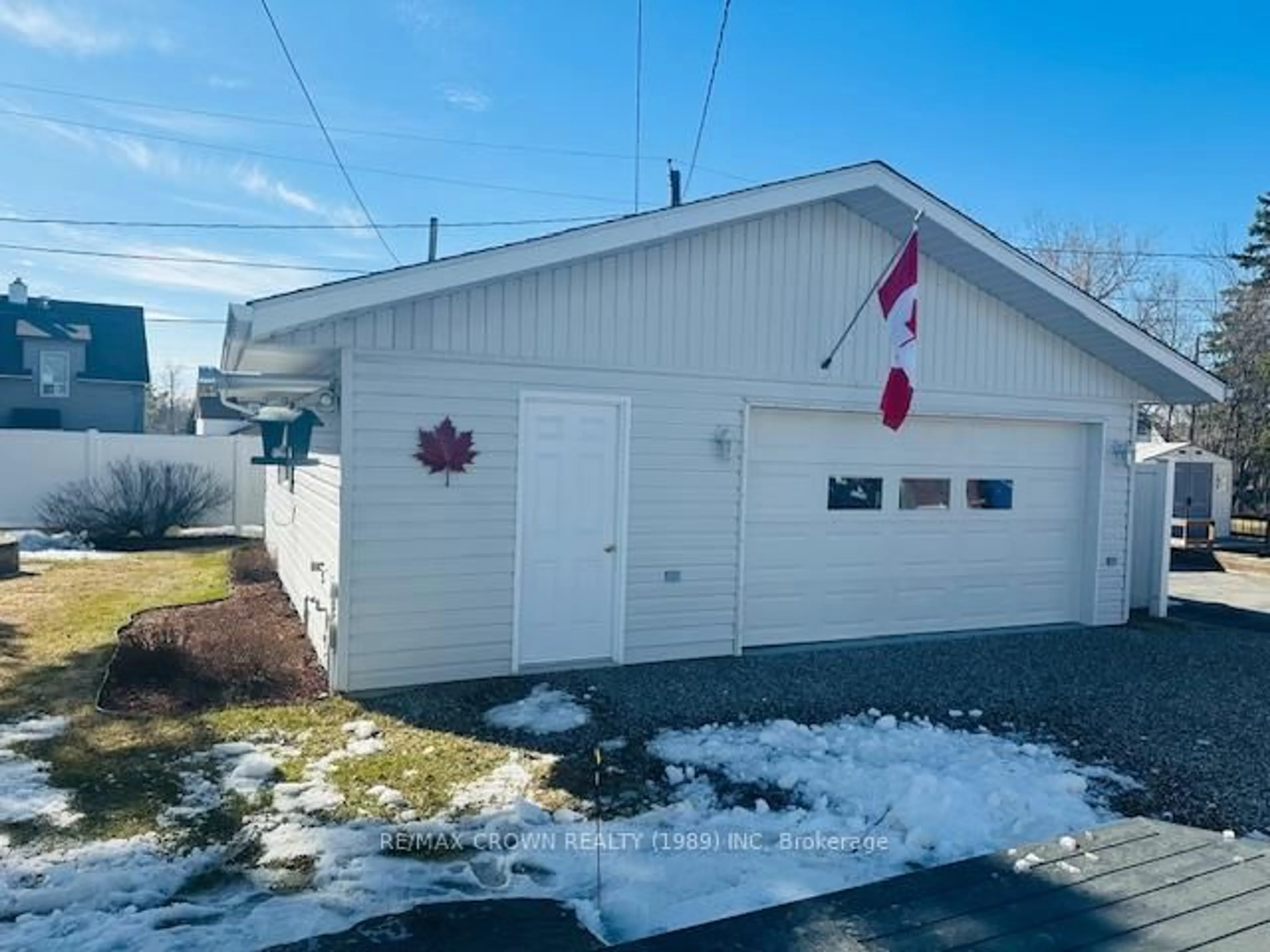 Indoor garage for 5 Victoria St, Kapuskasing Ontario P5N 1K6