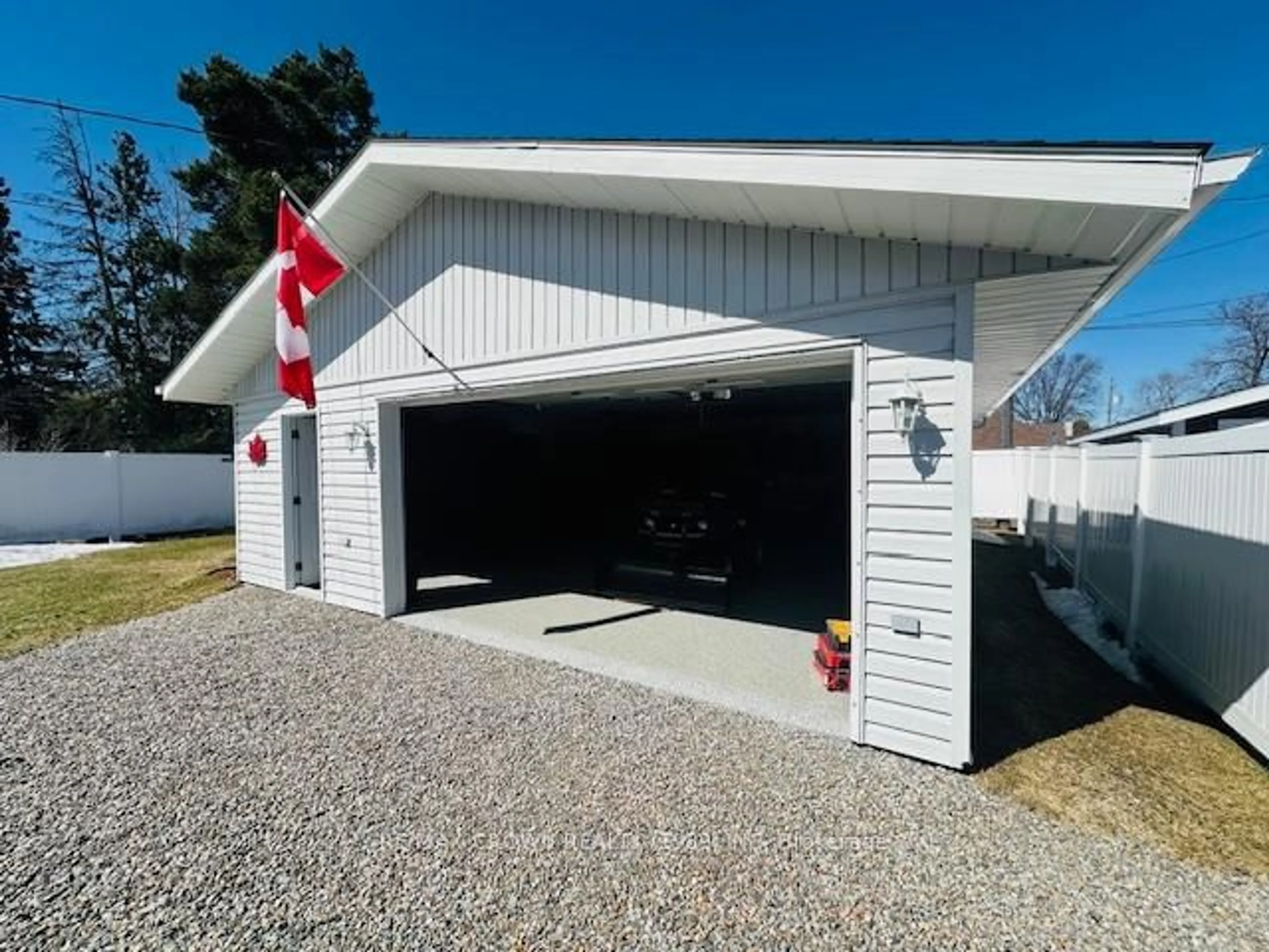 Indoor garage for 5 Victoria St, Kapuskasing Ontario P5N 1K6