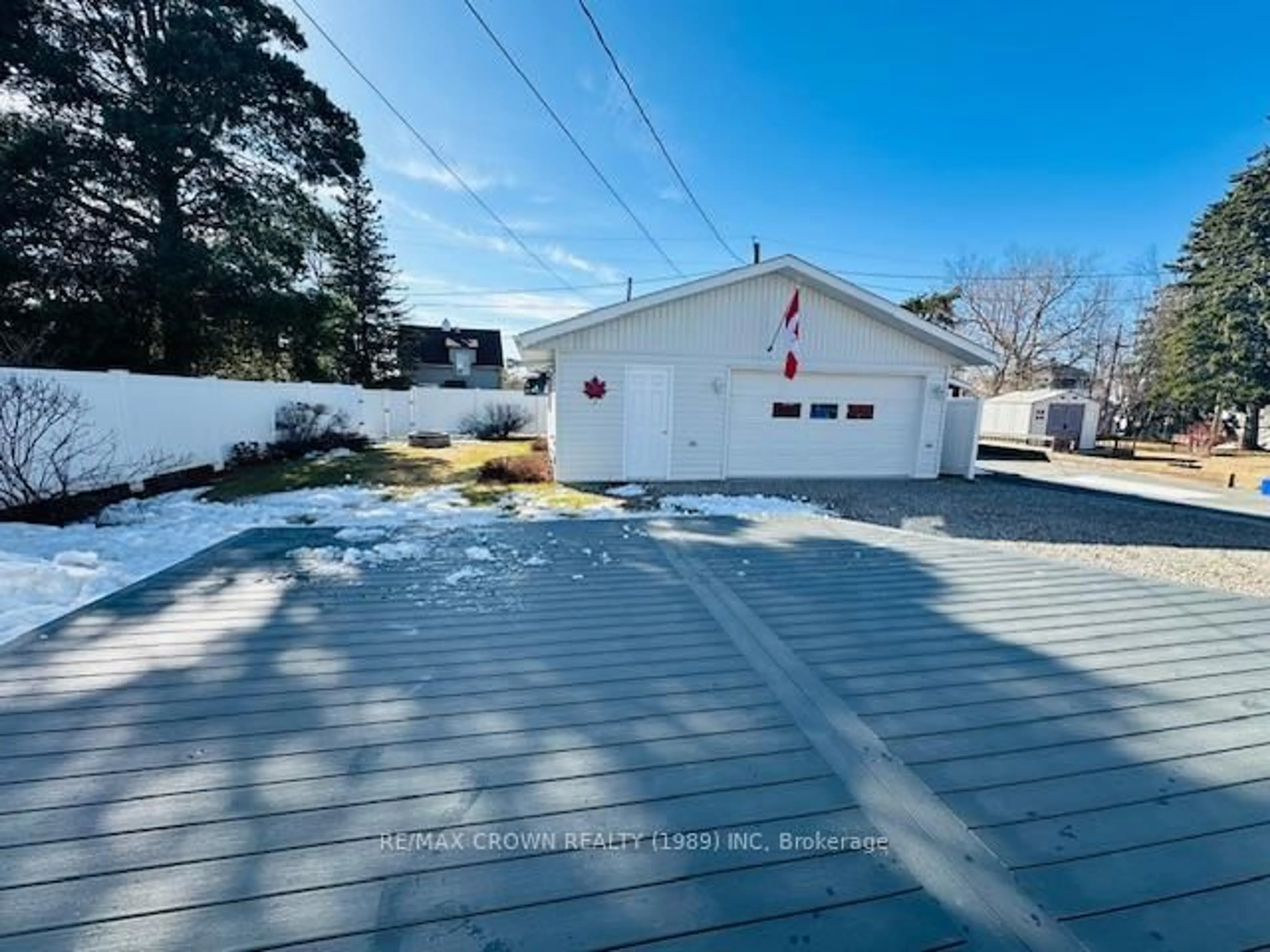 A pic from outside/outdoor area/front of a property/back of a property/a pic from drone, street for 5 Victoria St, Kapuskasing Ontario P5N 1K6