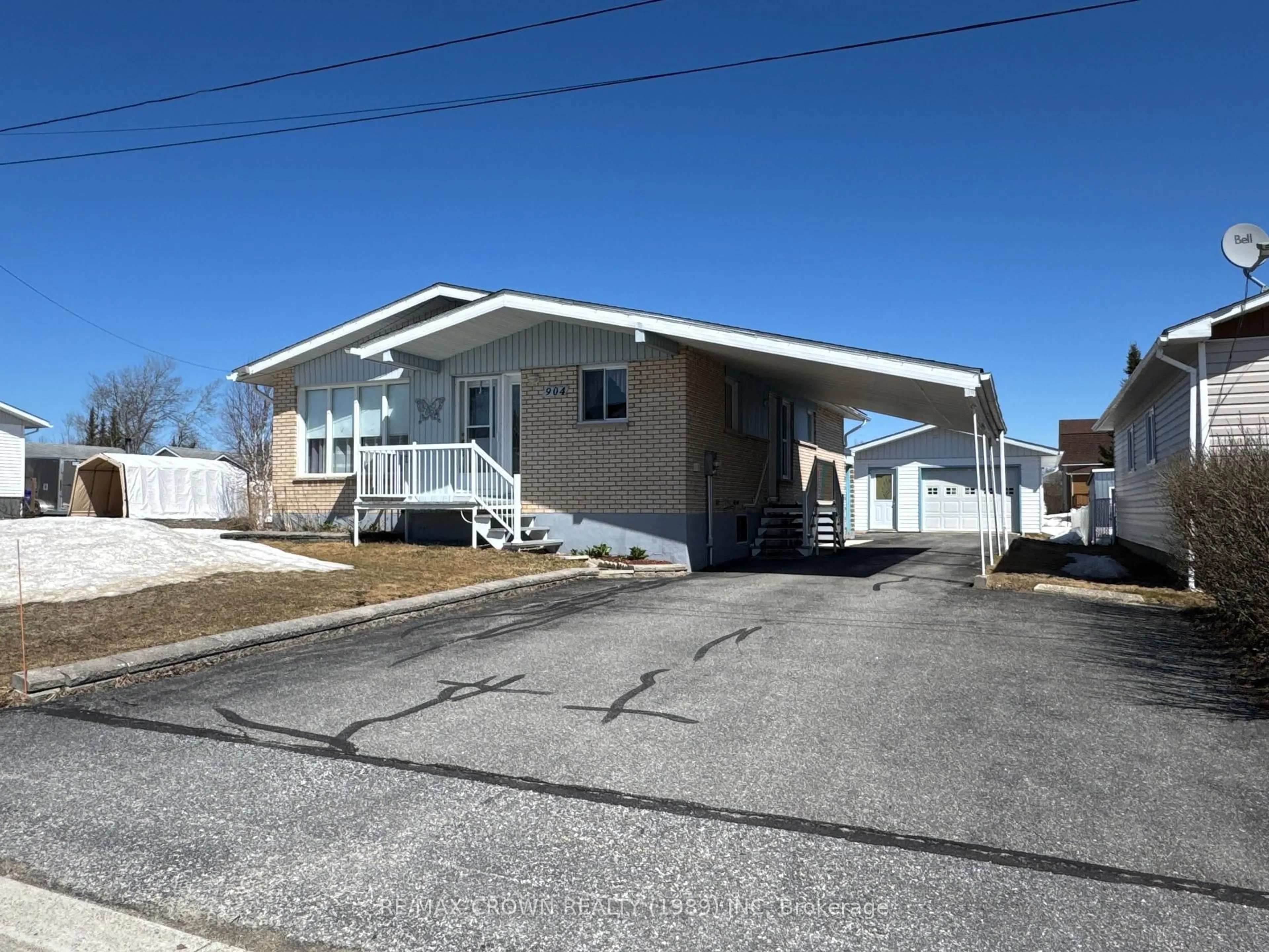 Home with vinyl exterior material, street for 904 Cessna St, Hearst Ontario P0L 1N0
