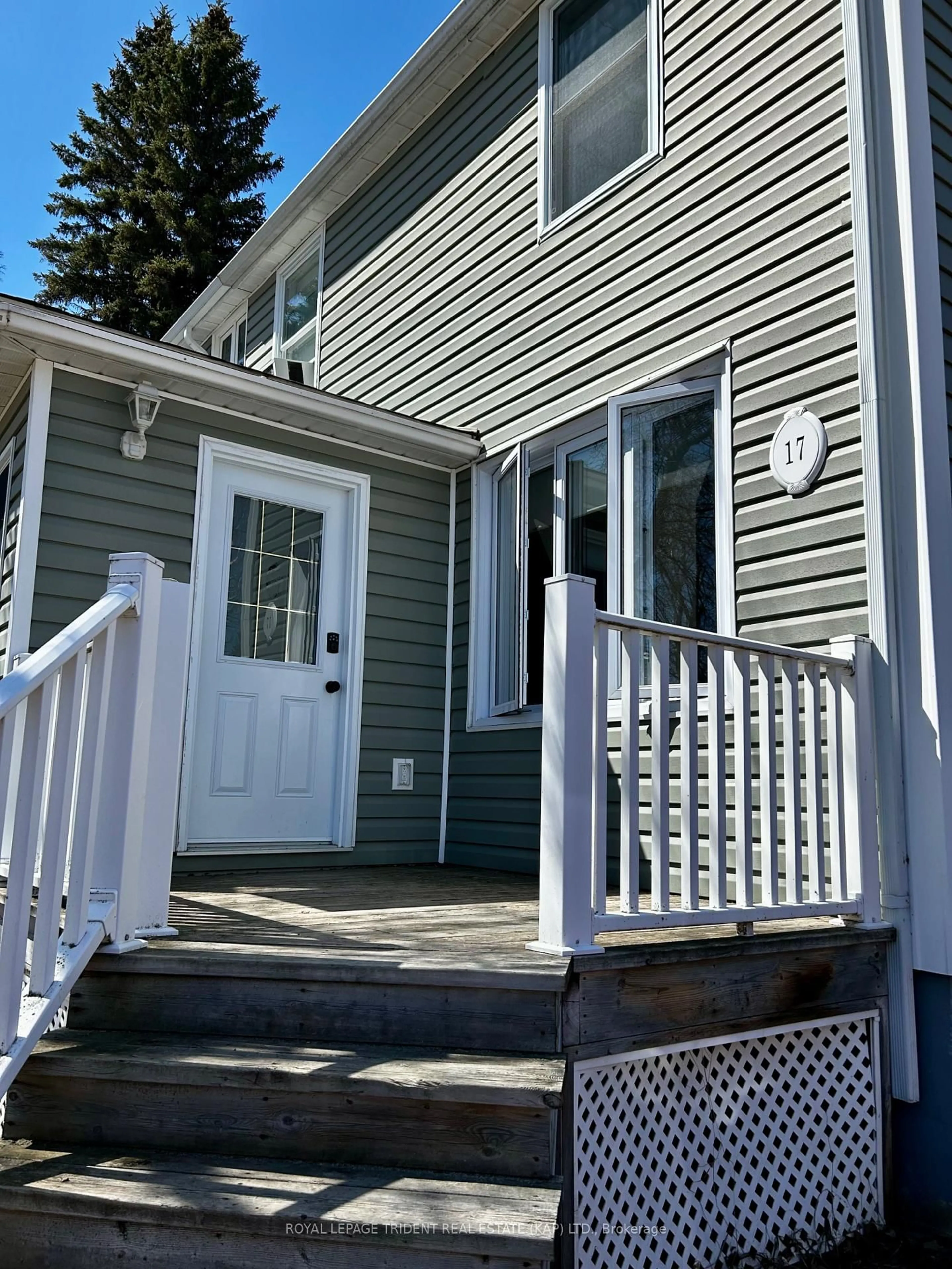 Home with vinyl exterior material, street for 17 Victoria St, Kapuskasing Ontario P5N 1K6