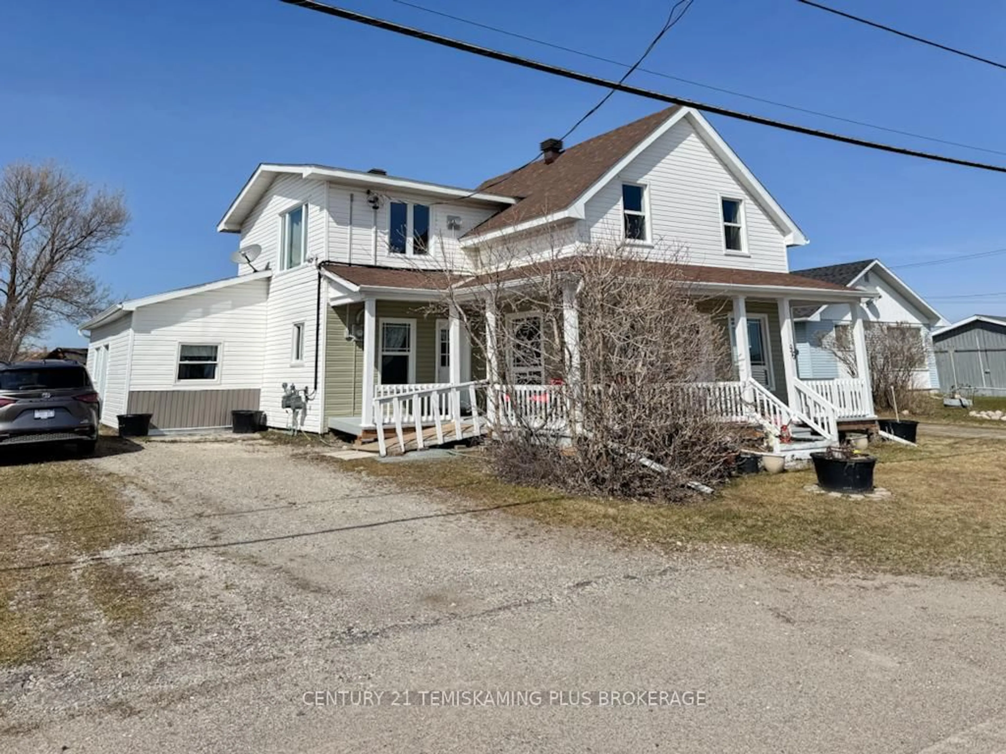 A pic from outside/outdoor area/front of a property/back of a property/a pic from drone, street for 96 Tenth St, Armstrong Ontario P0J 1E0