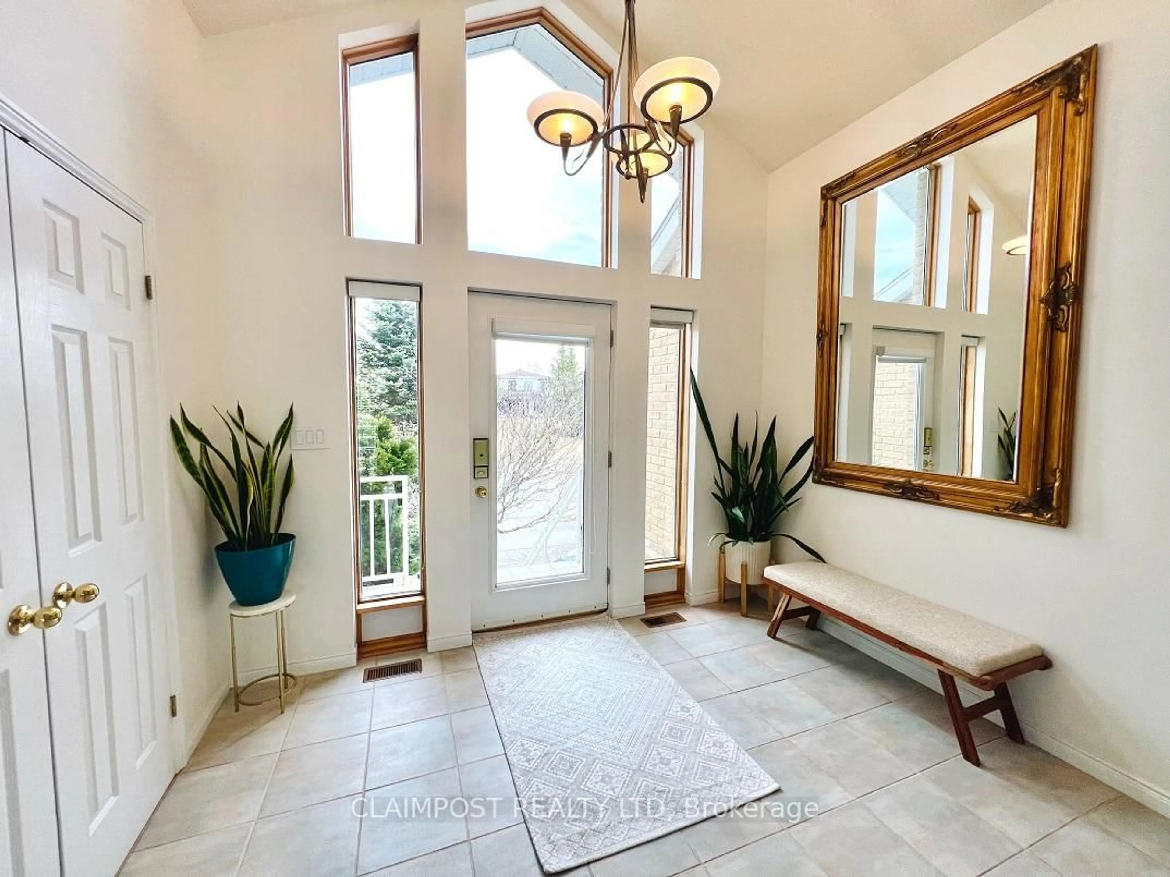 Indoor entryway for 697 Lavigne Blvd, Timmins Ontario P4N 8M7