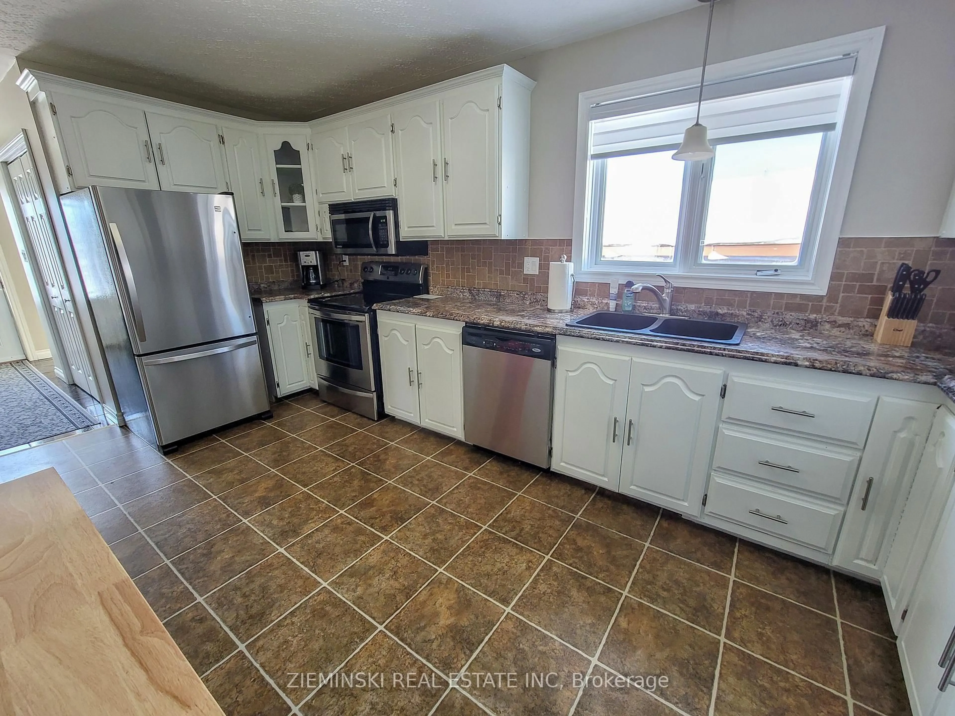 Standard kitchen, ceramic/tile floor for 677 Victoria Rd, Iroquois Falls Ontario P0K 1G0