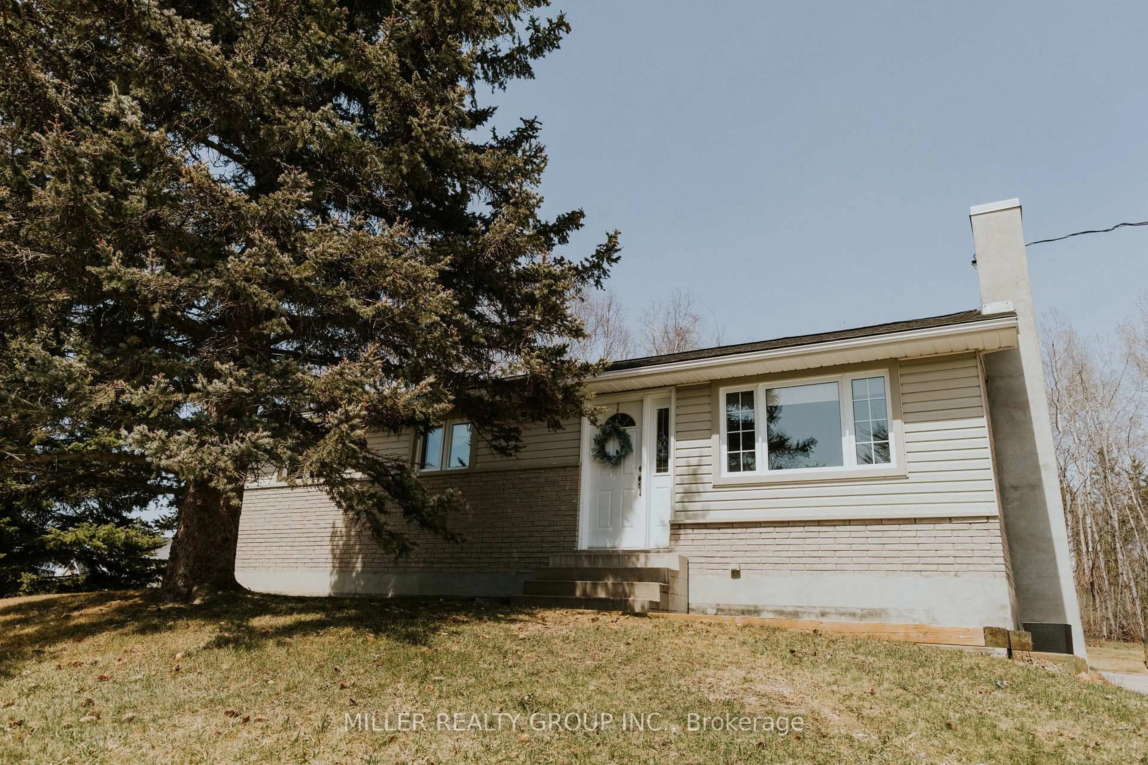 Home with vinyl exterior material, street for 866111 Uno Park Rd, Timiskaming Ontario P0J 1P0