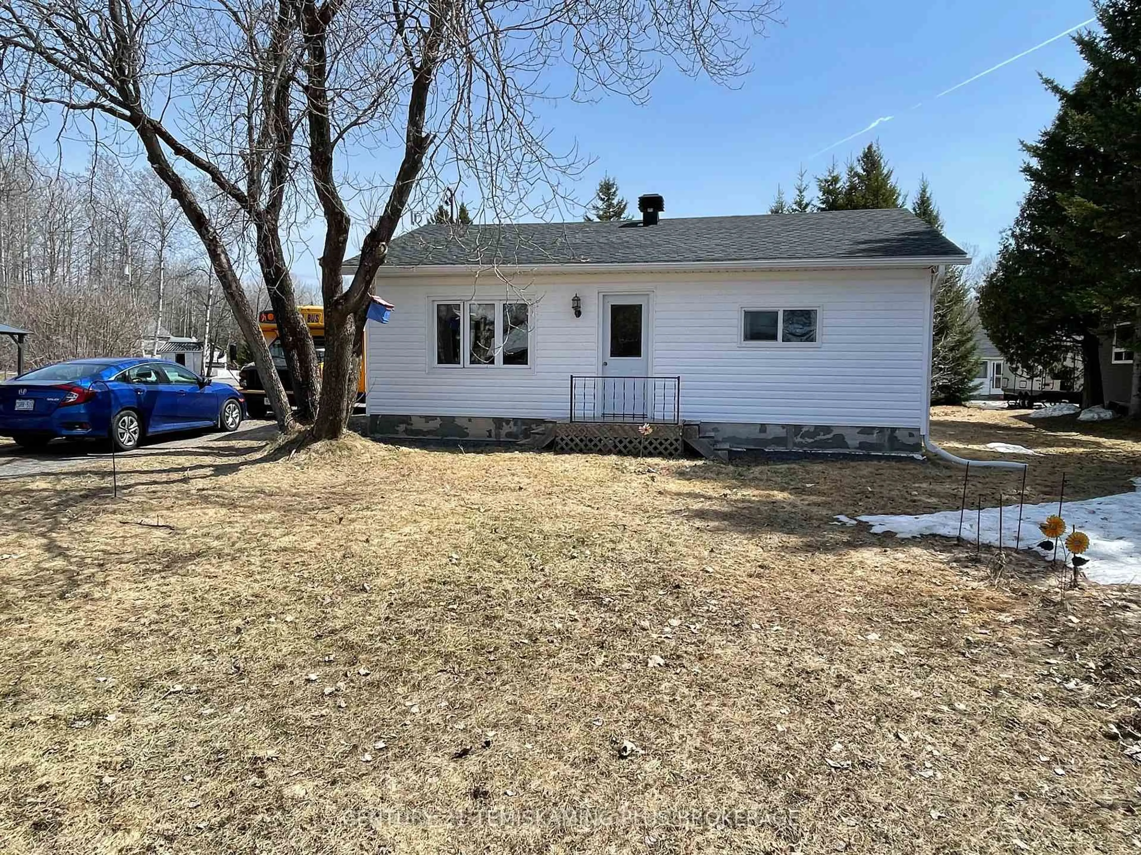 A pic from outside/outdoor area/front of a property/back of a property/a pic from drone, street for 62 Empire St, Latchford Ontario P0J 1N0
