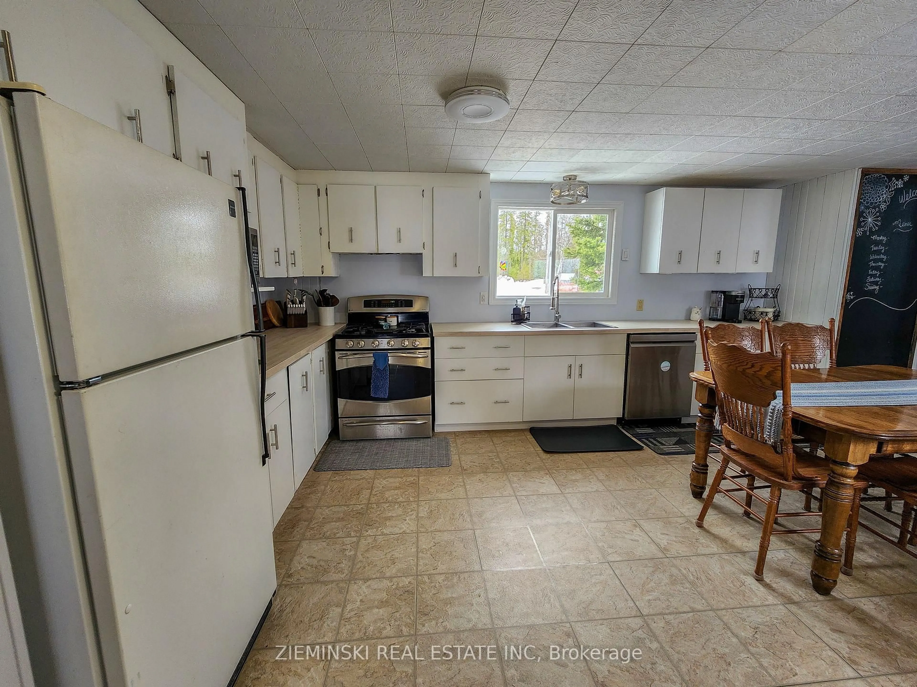 Standard kitchen, unknown for 8885 11 Highway #21, Iroquois Falls Ontario P0K 1G0