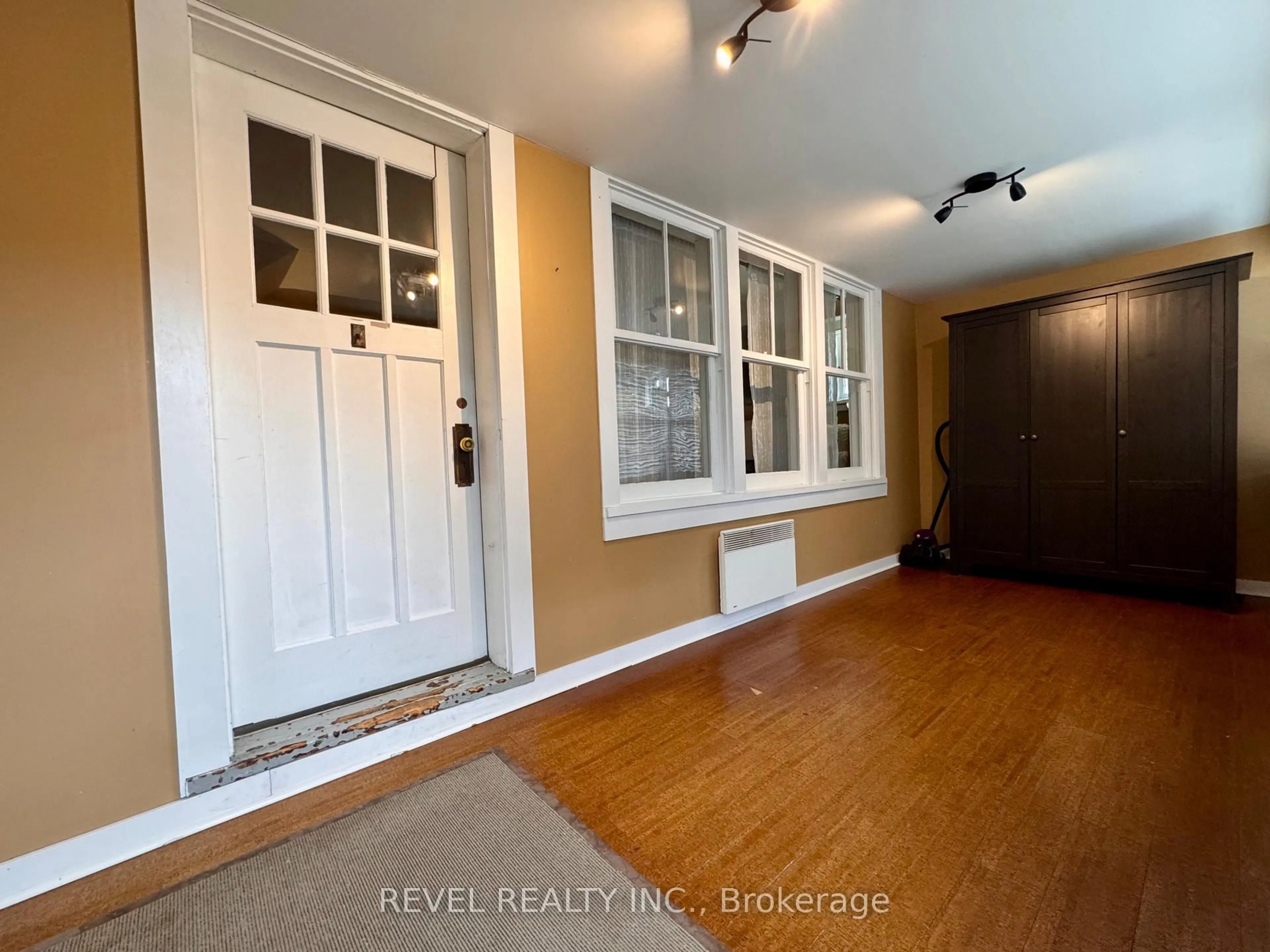 Indoor entryway for 146 Tamarack St, Timmins Ontario P4N 6P8