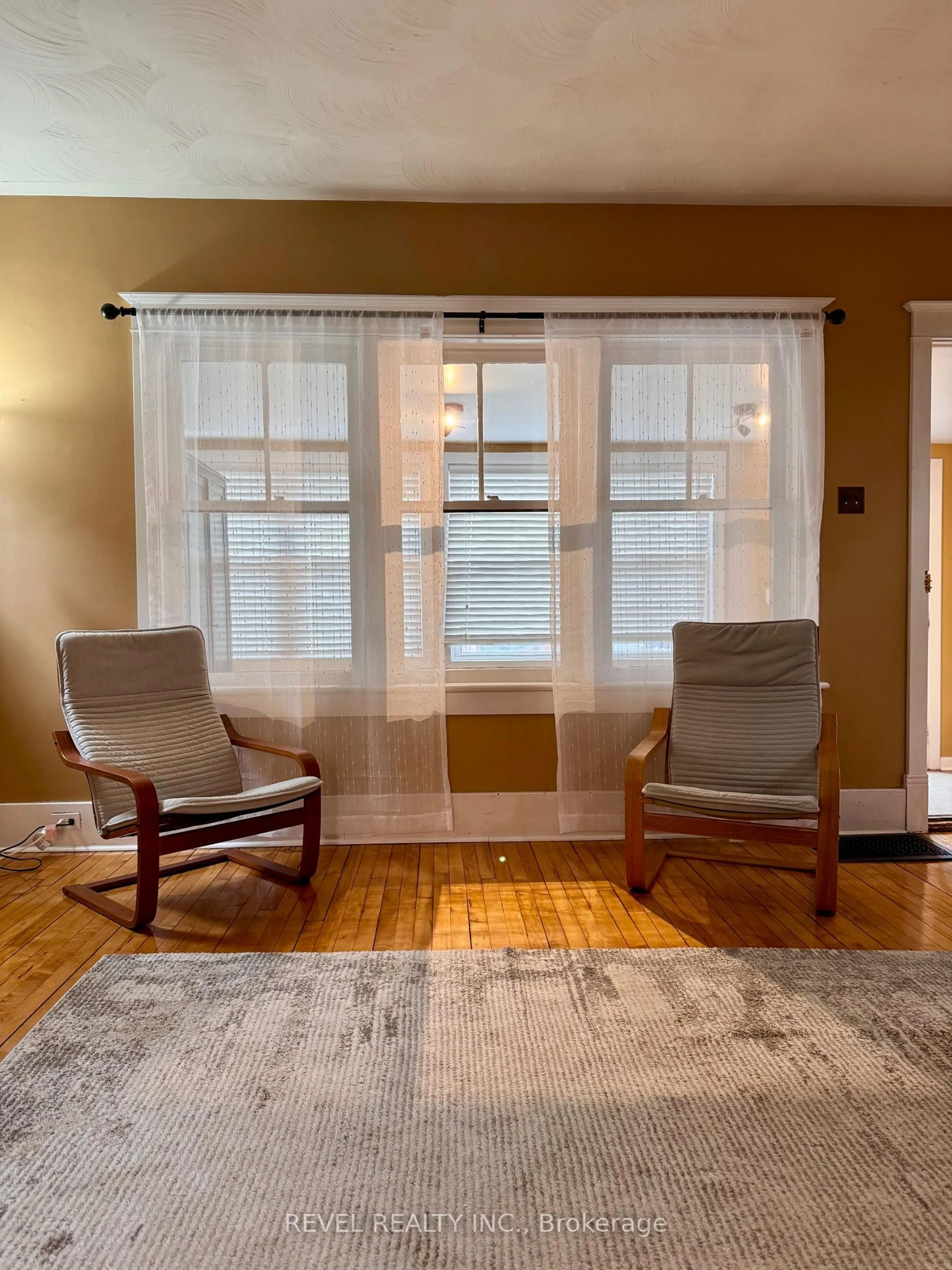 Living room with furniture, wood/laminate floor for 146 Tamarack St, Timmins Ontario P4N 6P8