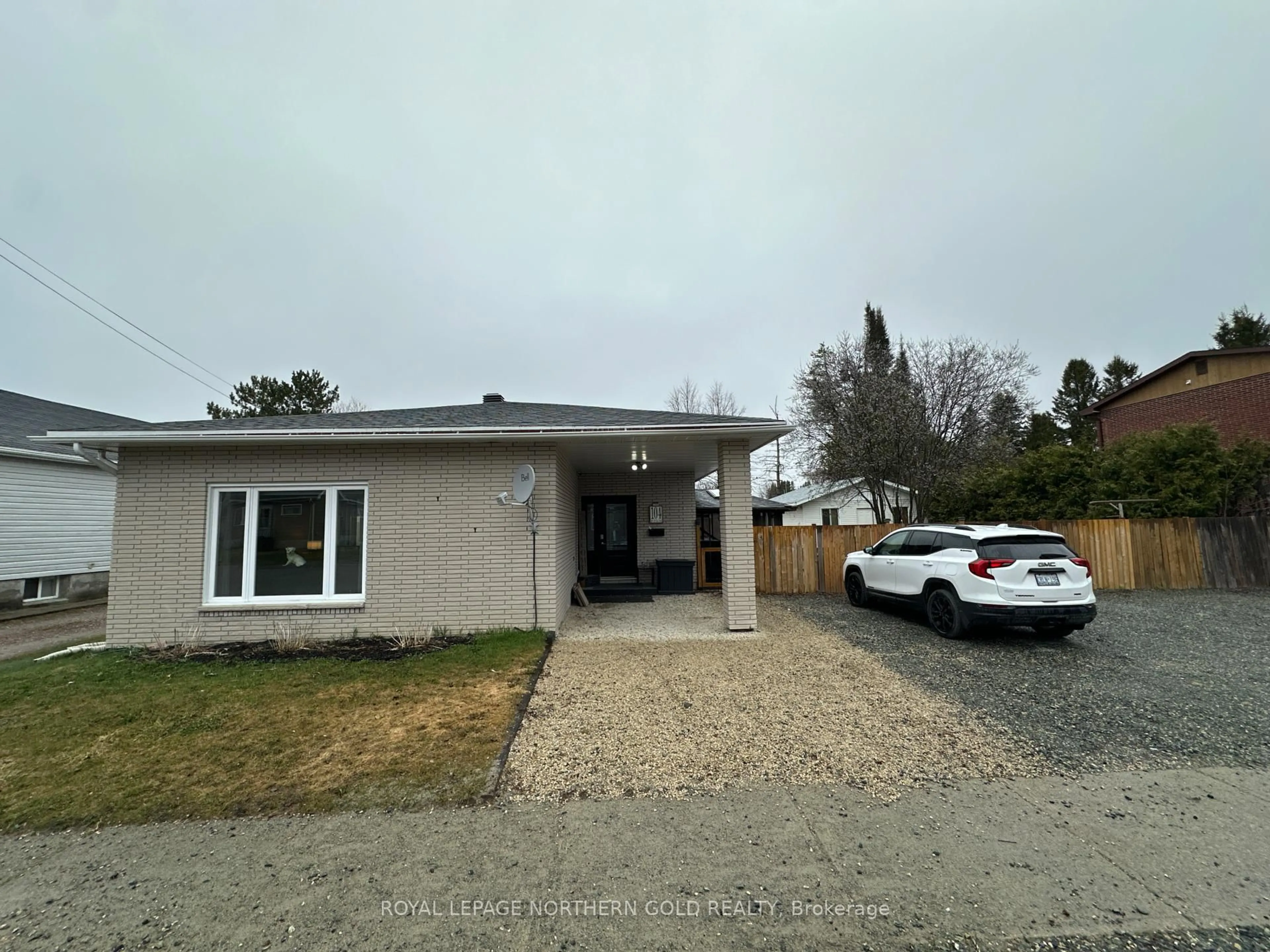 A pic from outside/outdoor area/front of a property/back of a property/a pic from drone, street for 104 Fifth St, Kirkland Lake Ontario P2N 1T6