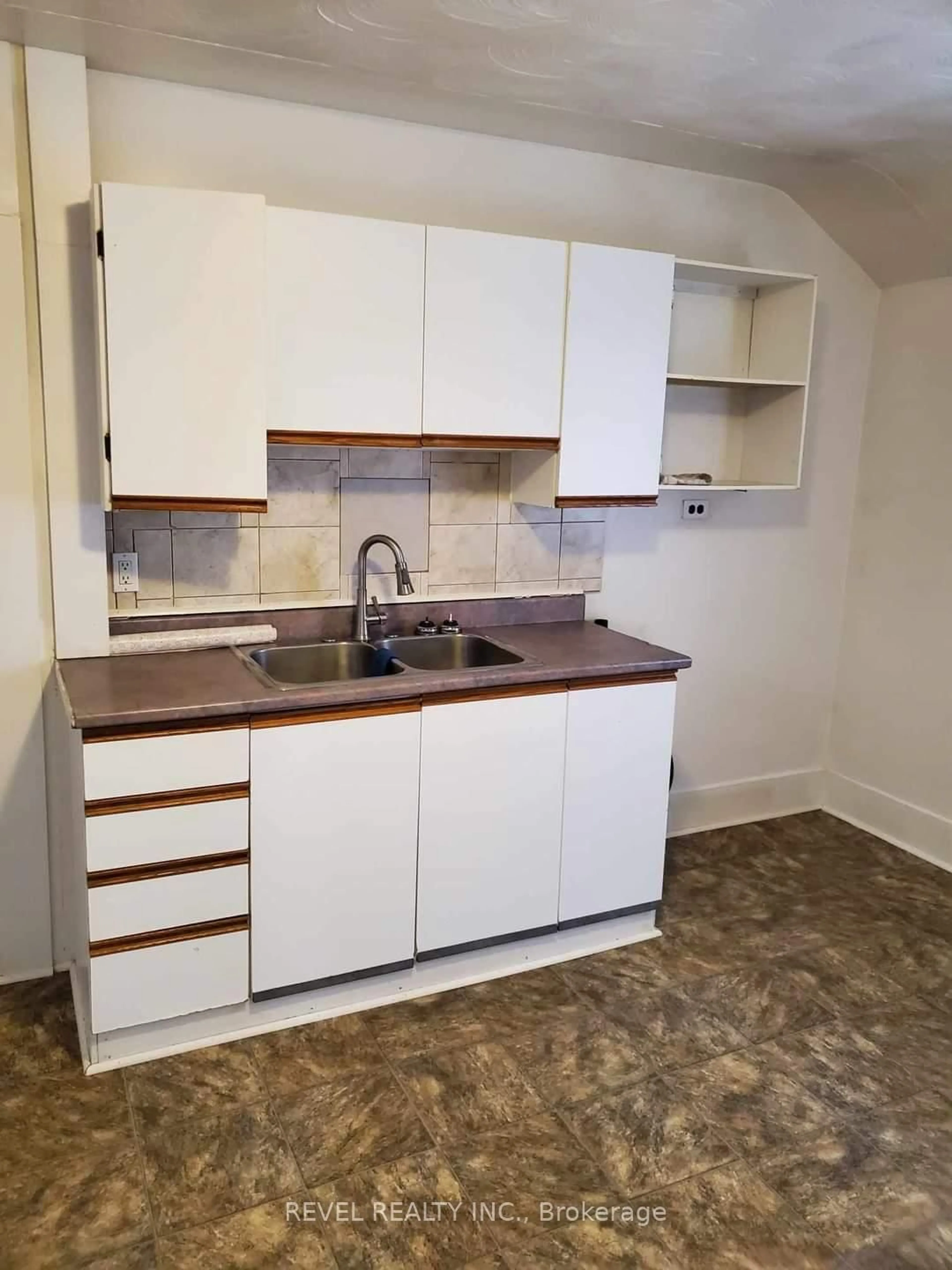 Standard kitchen, unknown for 75 Croatia Ave, Timmins Ontario P0N 1G0