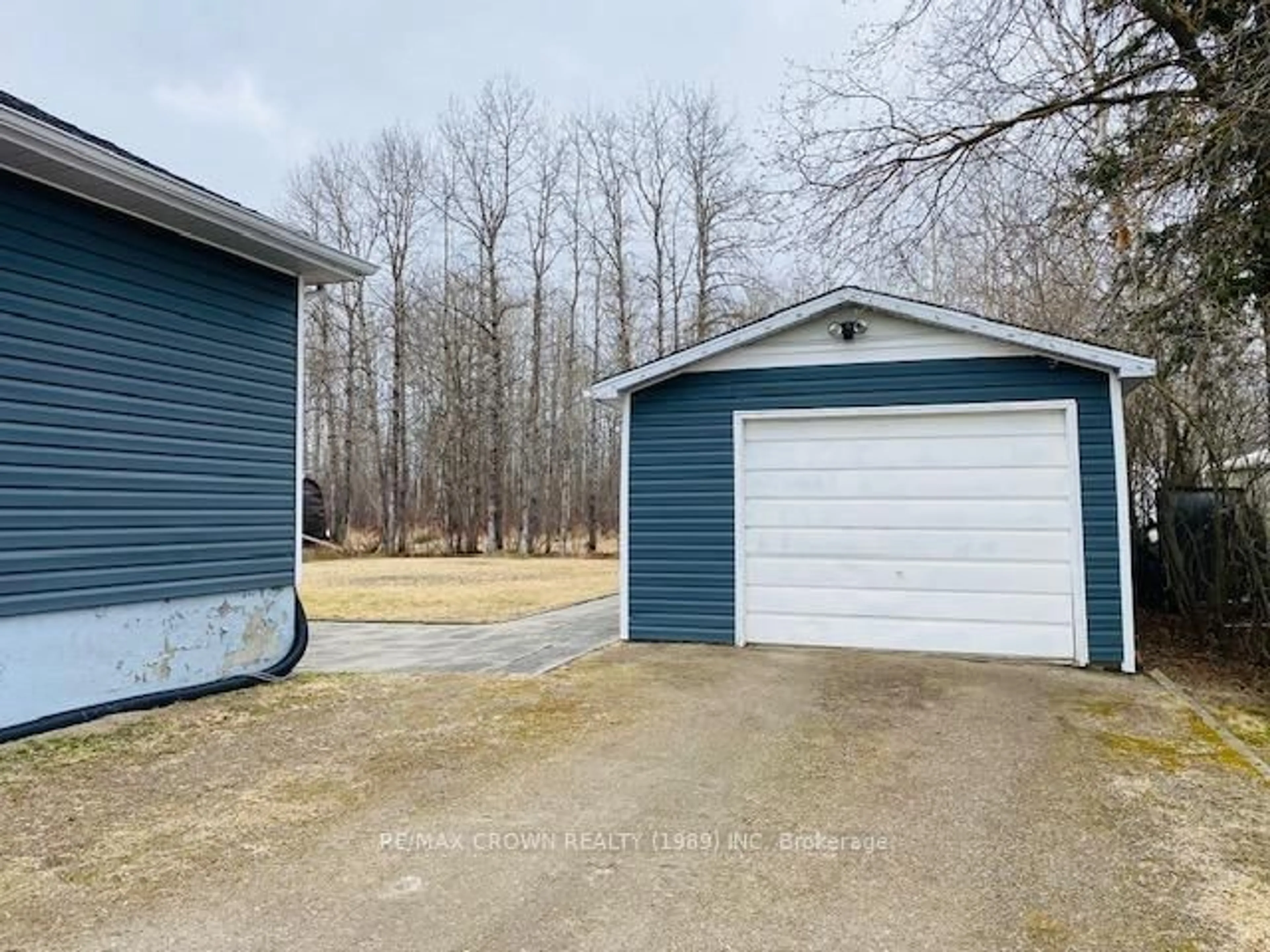 Shed for 21 Wolfe St, Kapuskasing Ontario P5N 2J1