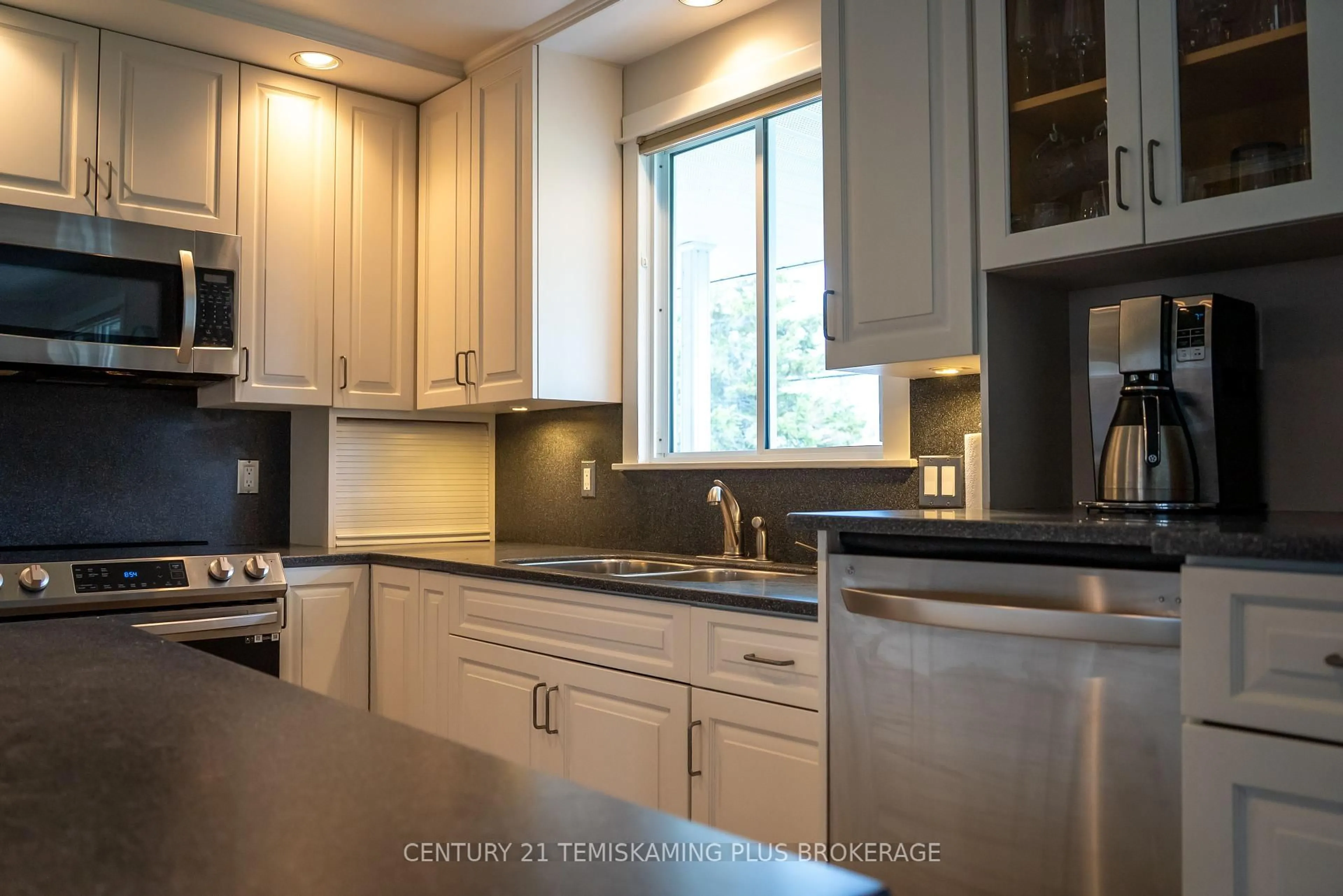 Contemporary kitchen, ceramic/tile floor for 742411 DAWSON POINT Rd, Timiskaming Ontario P0J 1P0