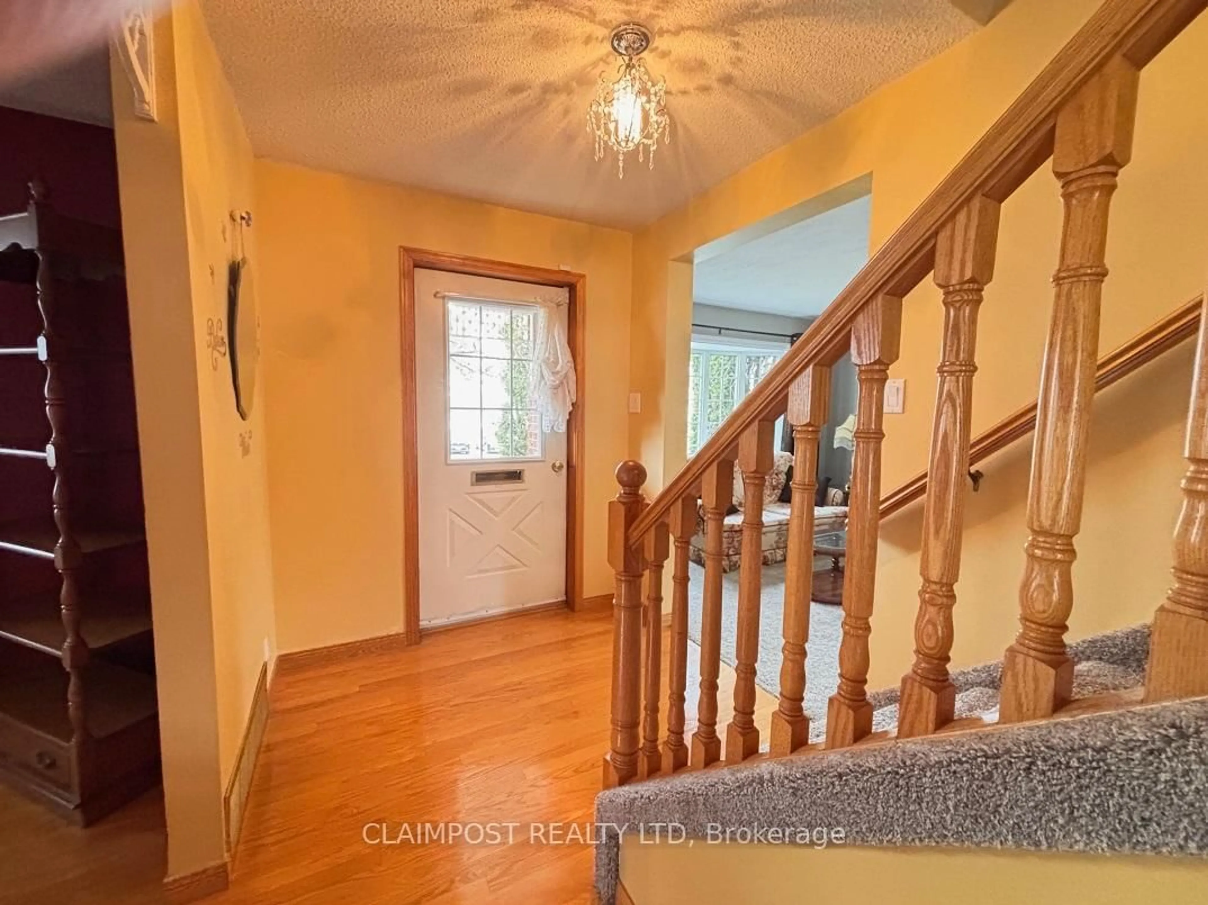 Indoor entryway for 990 Lalonde St, Timmins Ontario P4B 1B8