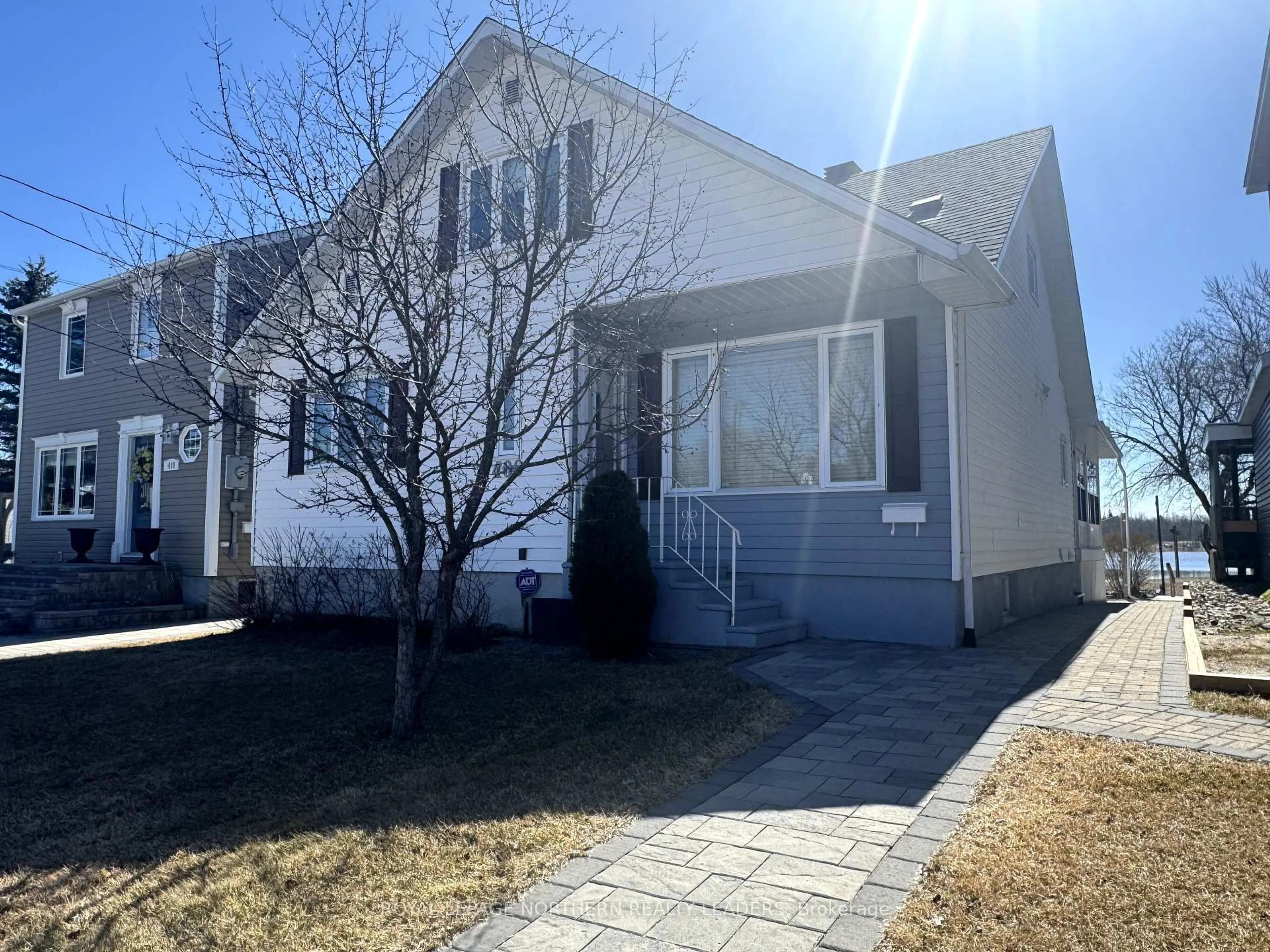Home with vinyl exterior material, street for 406 Toke St, Timmins Ontario P4N 6V7