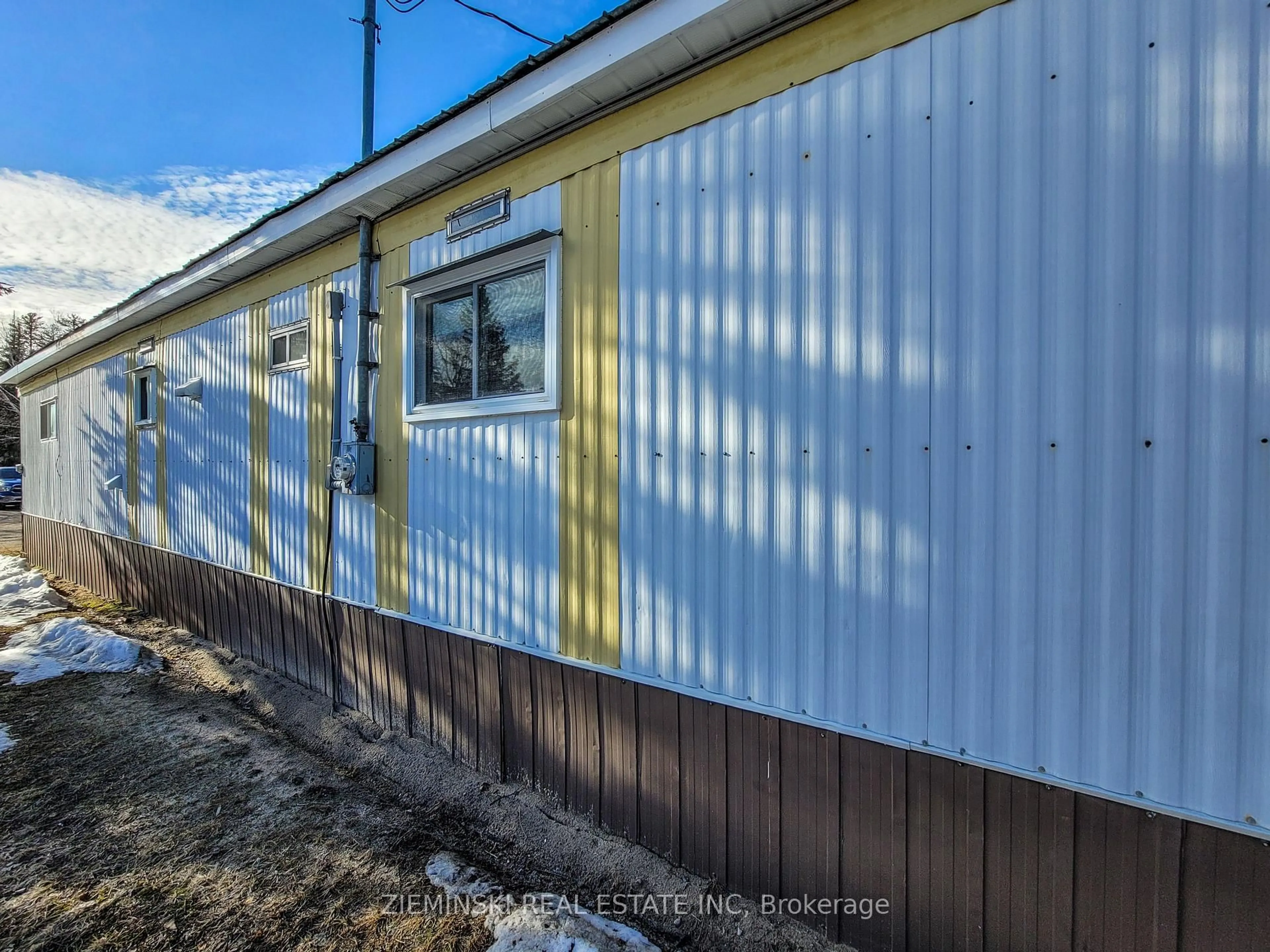 Home with vinyl exterior material, building for 15-8885 Hwy 11 Highway, Iroquois Falls Ontario P0K 1G0