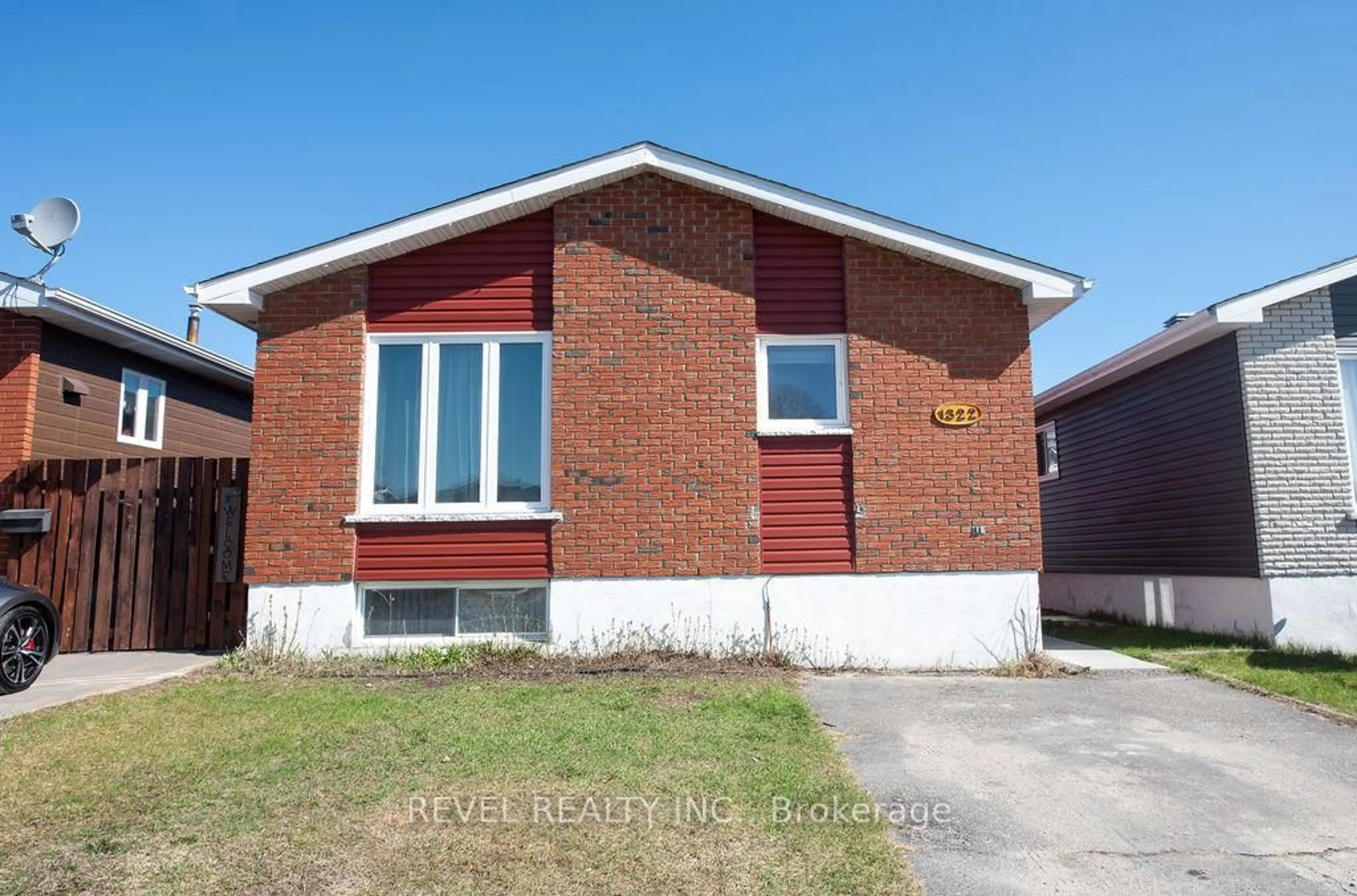 Home with brick exterior material, building for 1322 Gatineau Blvd, Timmins Ontario P4R 1E2