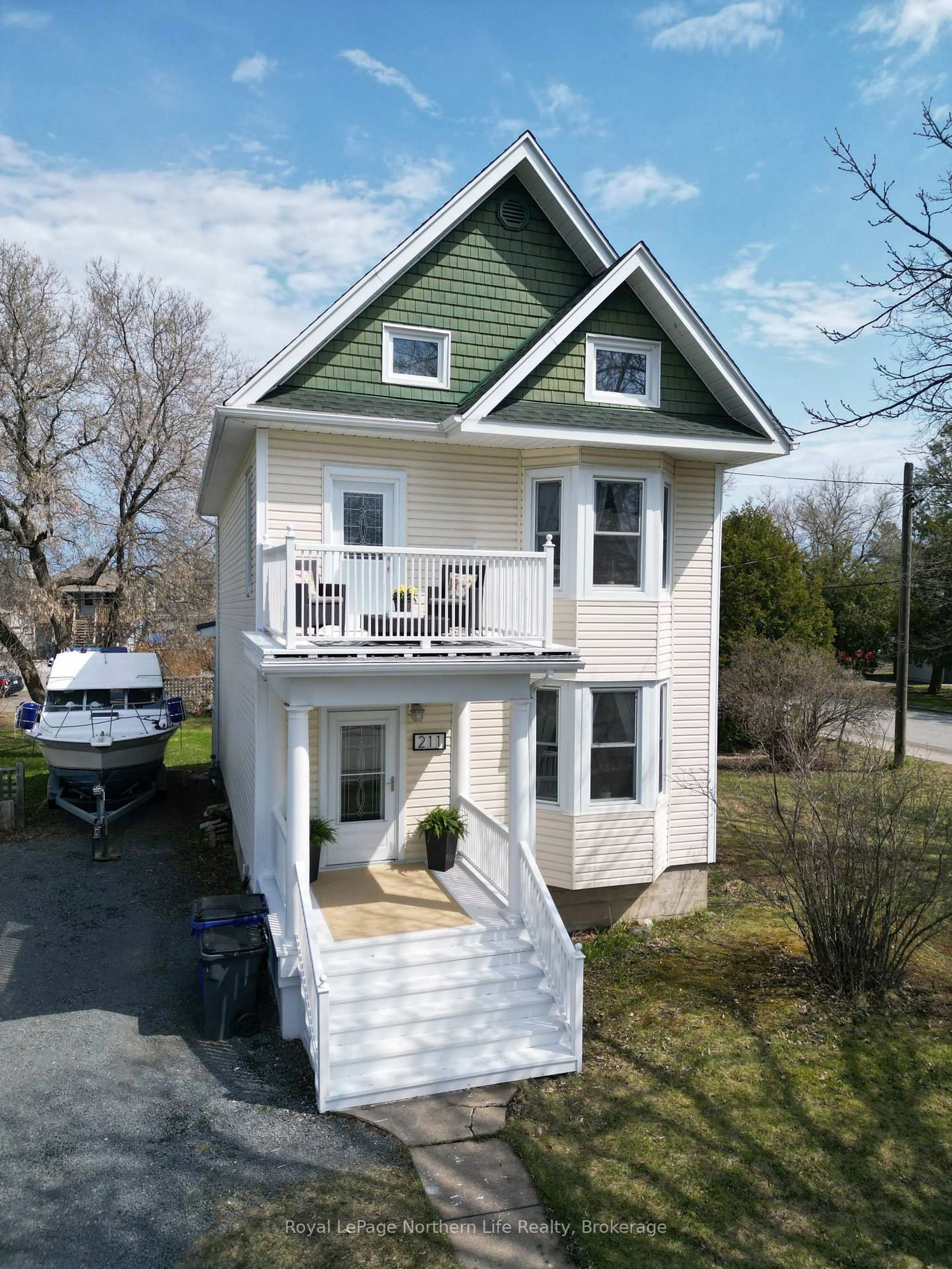 Home with vinyl exterior material, street for 211 Farah Ave, Temiskaming Shores Ontario P0J 1P0