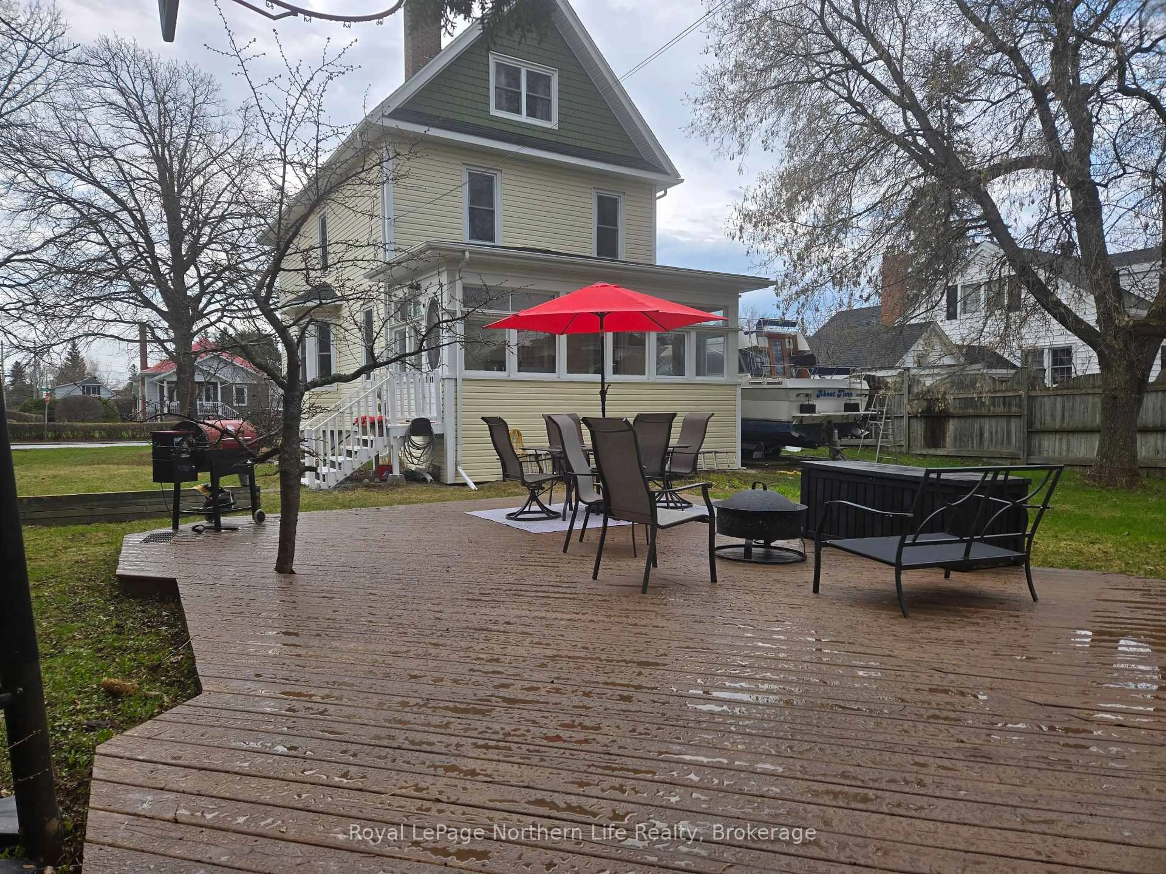 Patio, street for 211 Farah Ave, Temiskaming Shores Ontario P0J 1P0