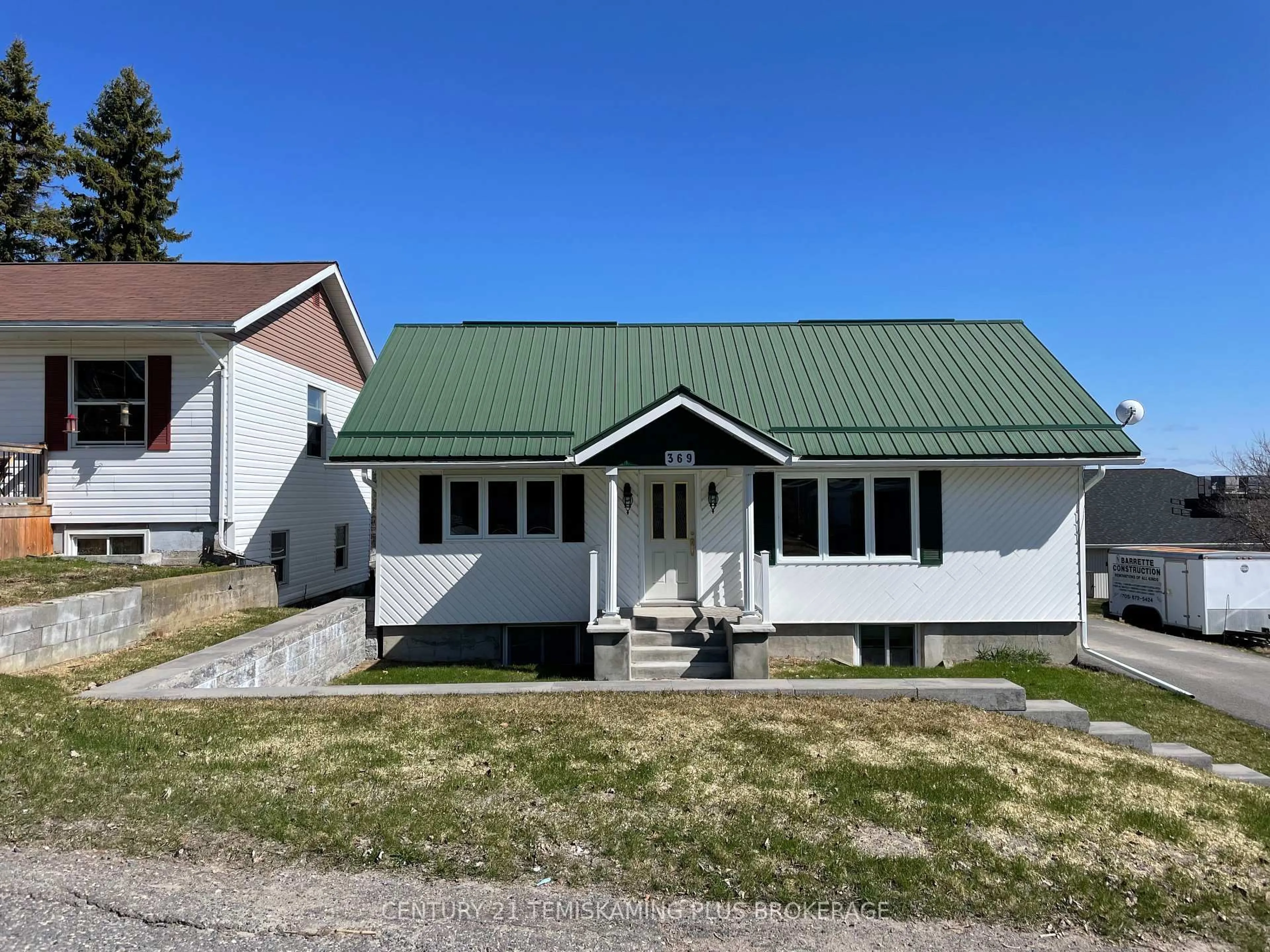 Home with vinyl exterior material, building for 369 Amwell St, Temiskaming Shores Ontario P0J 1K0
