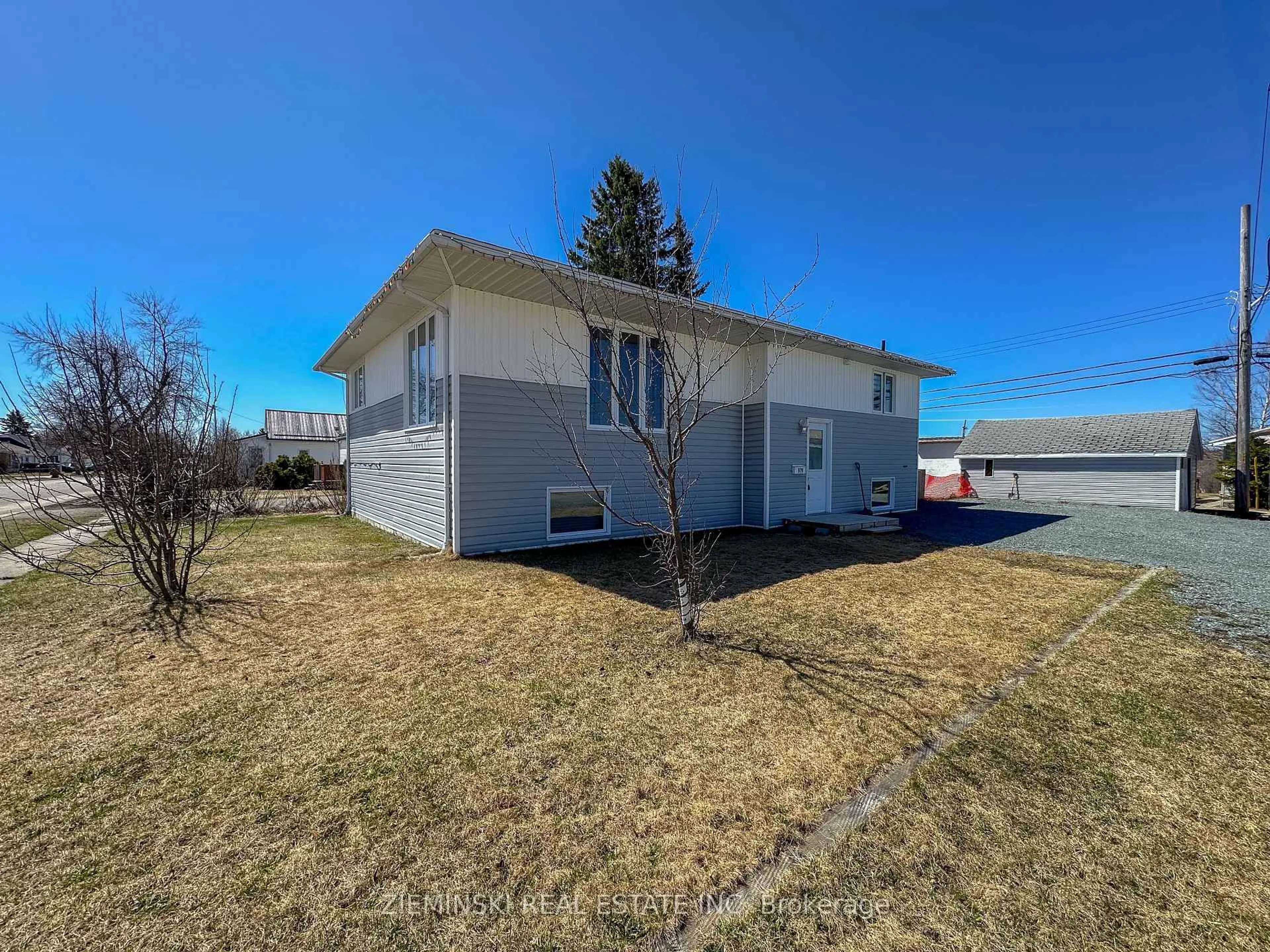 A pic from outside/outdoor area/front of a property/back of a property/a pic from drone, street for 979 Victoria Rd, Iroquois Falls Ontario P0K 1E0