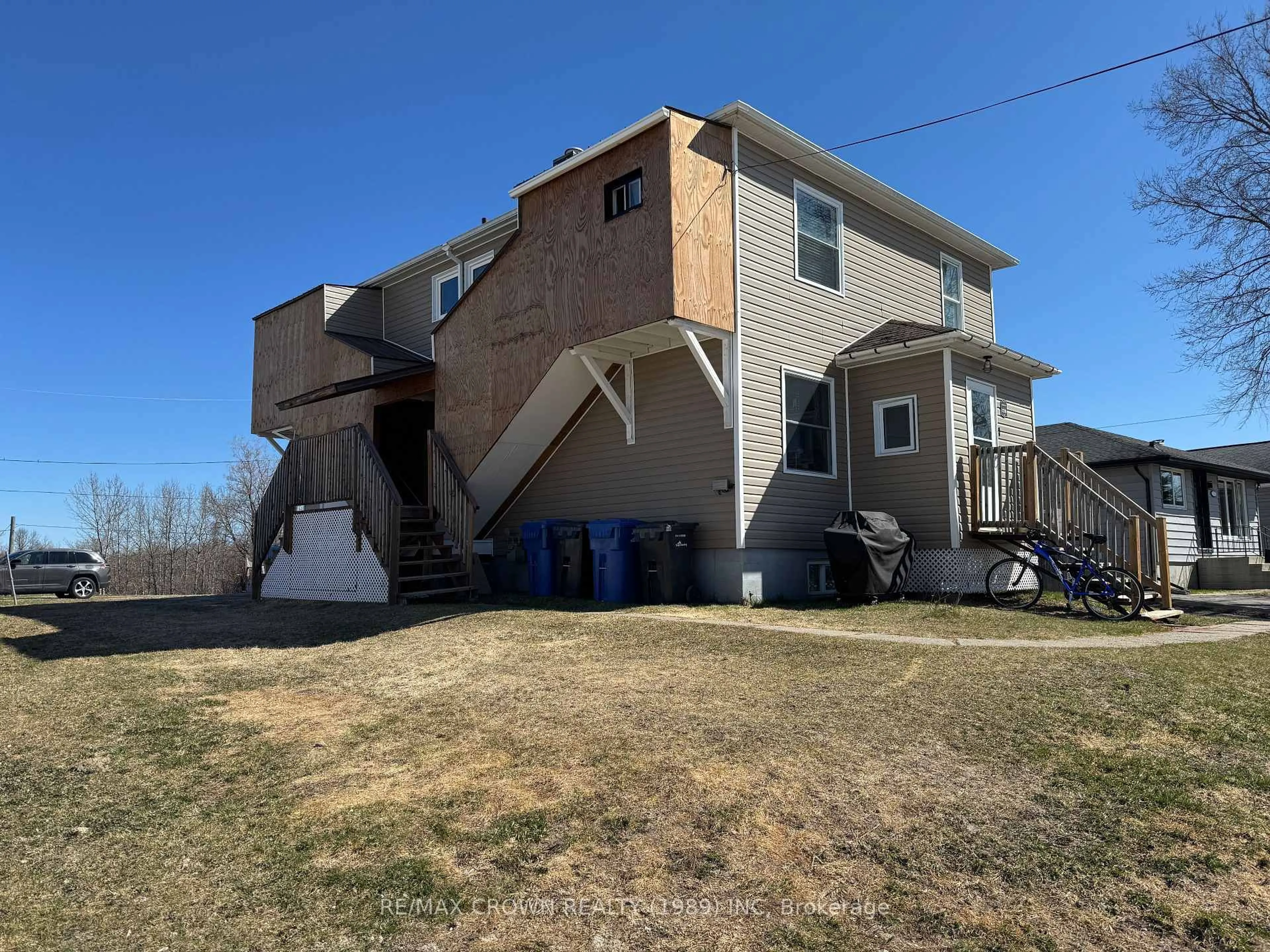 A pic from outside/outdoor area/front of a property/back of a property/a pic from drone, building for 120 Byng Ave, Kapuskasing Ontario P5N 1X2
