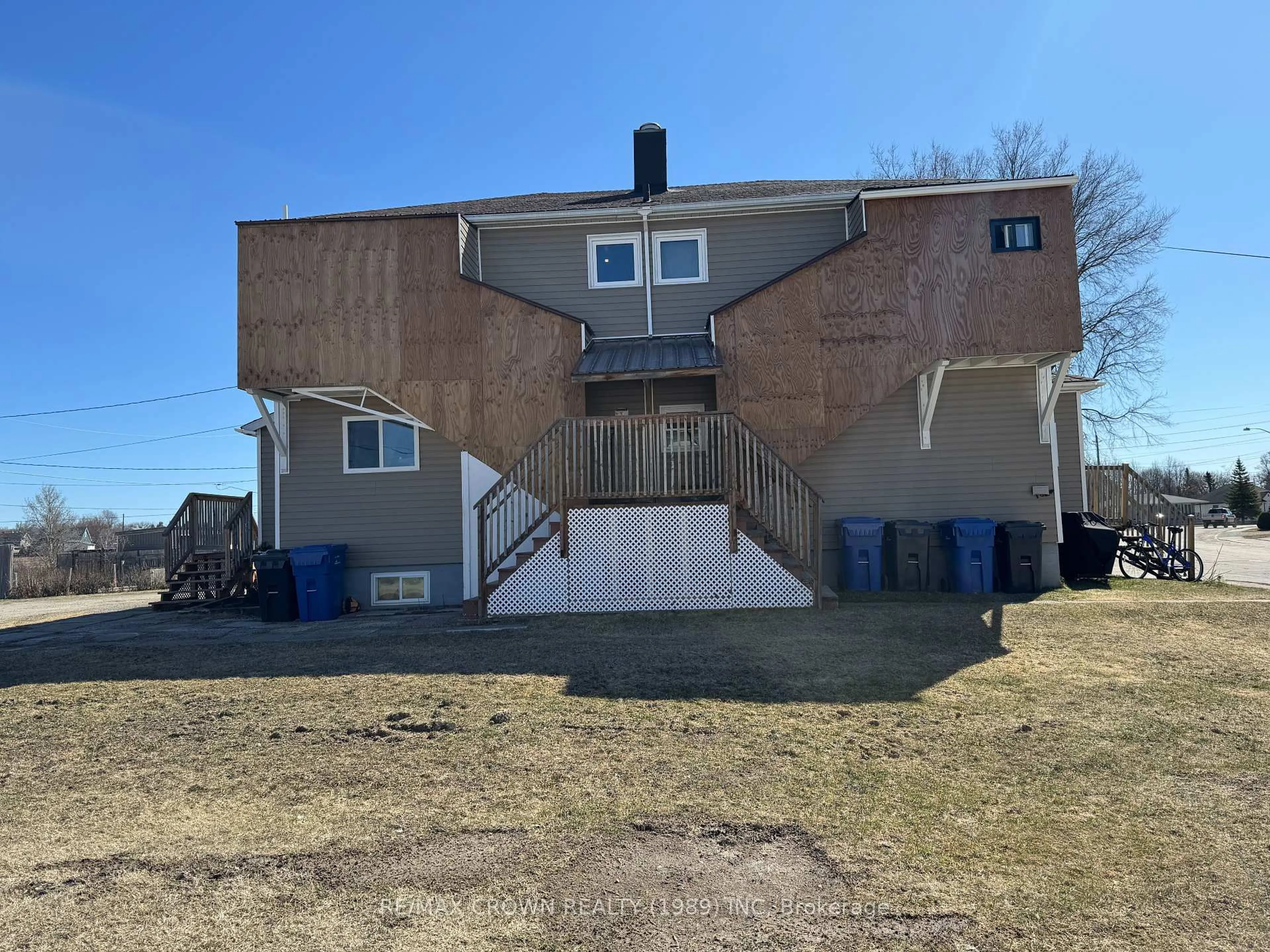 A pic from outside/outdoor area/front of a property/back of a property/a pic from drone, building for 120 Byng Ave, Kapuskasing Ontario P5N 1X2