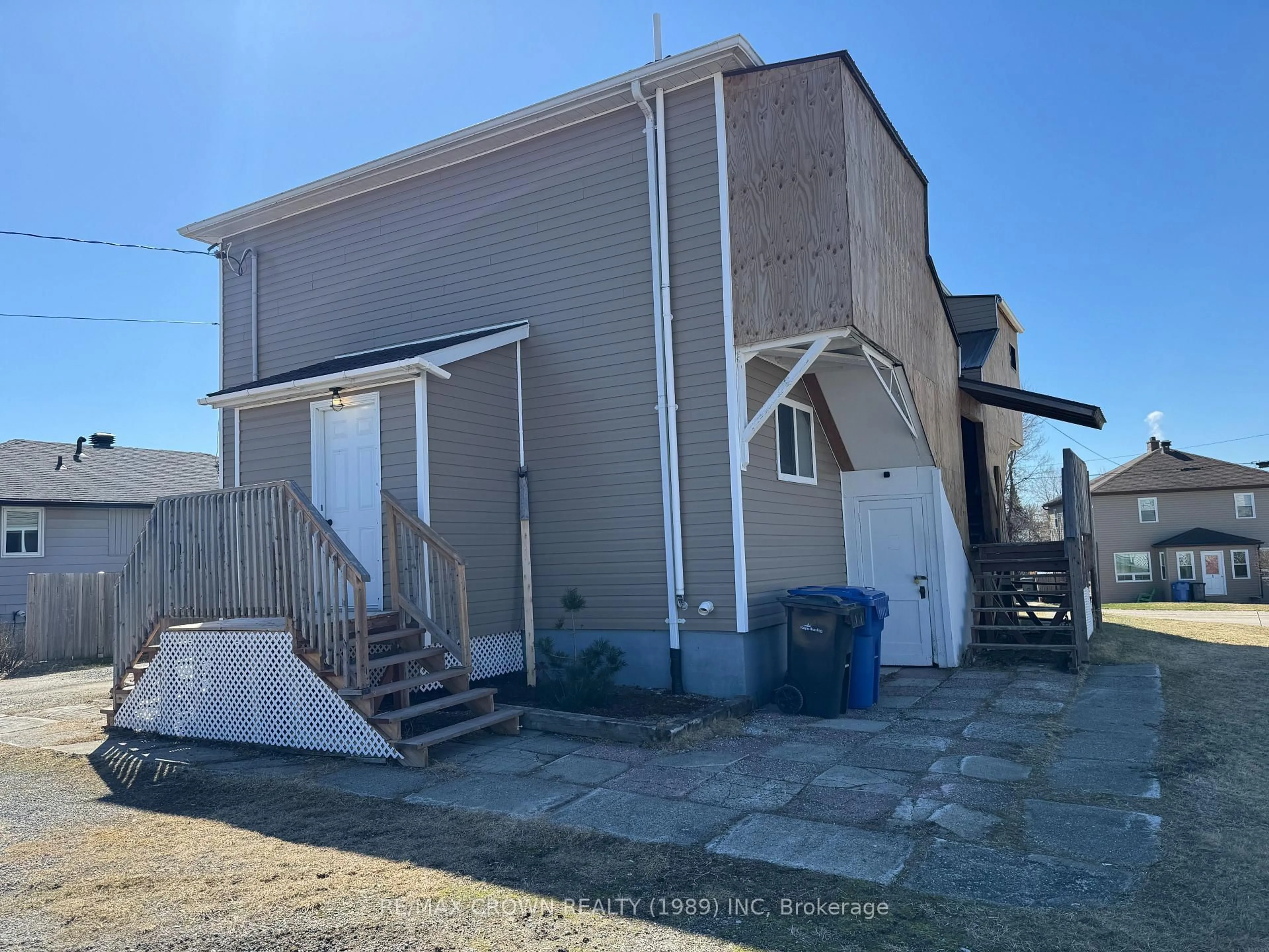 A pic from outside/outdoor area/front of a property/back of a property/a pic from drone, building for 120 Byng Ave, Kapuskasing Ontario P5N 1X2