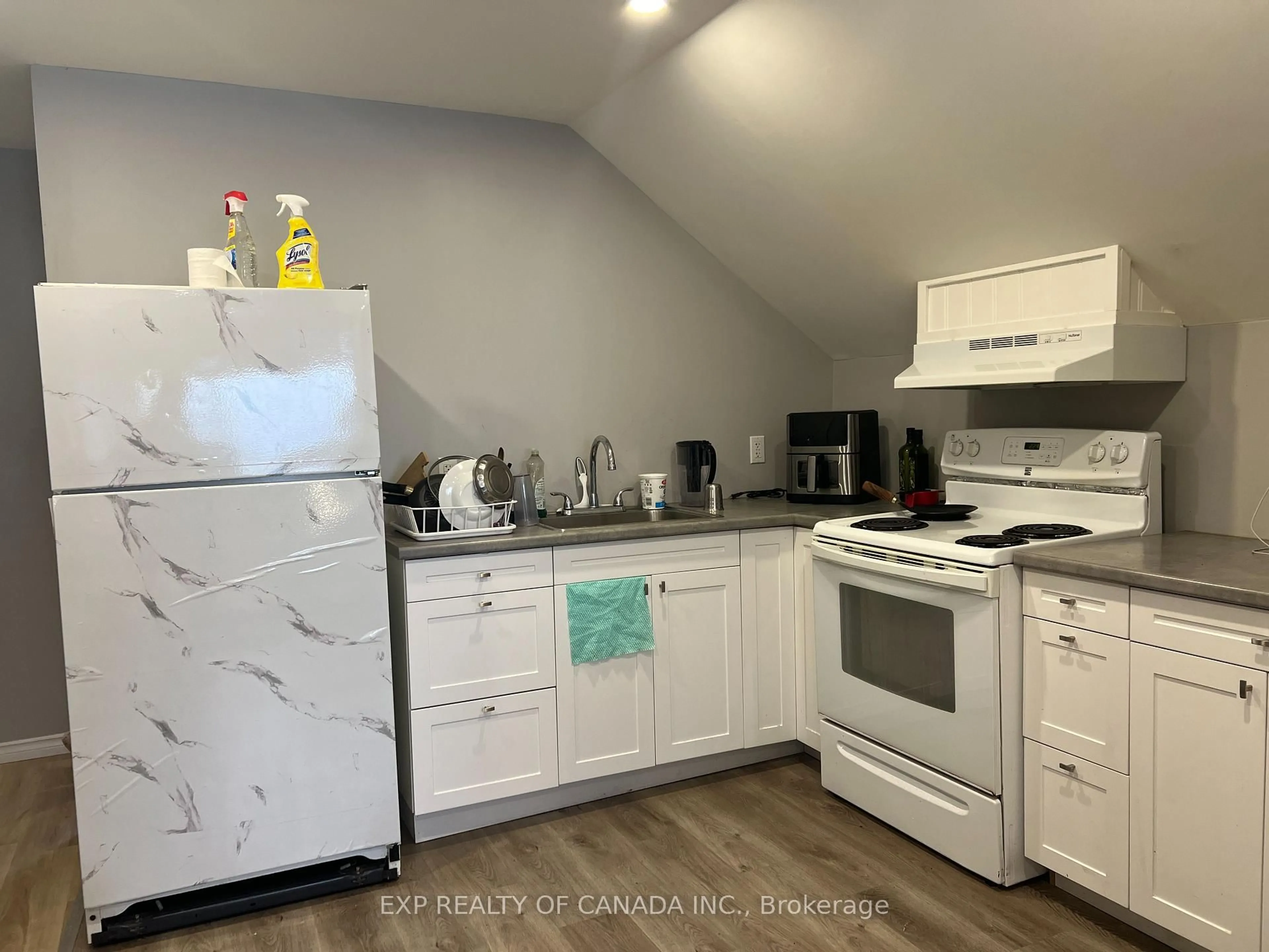 Standard kitchen, unknown for 92 Birch St, Timmins Ontario P4N 6C9