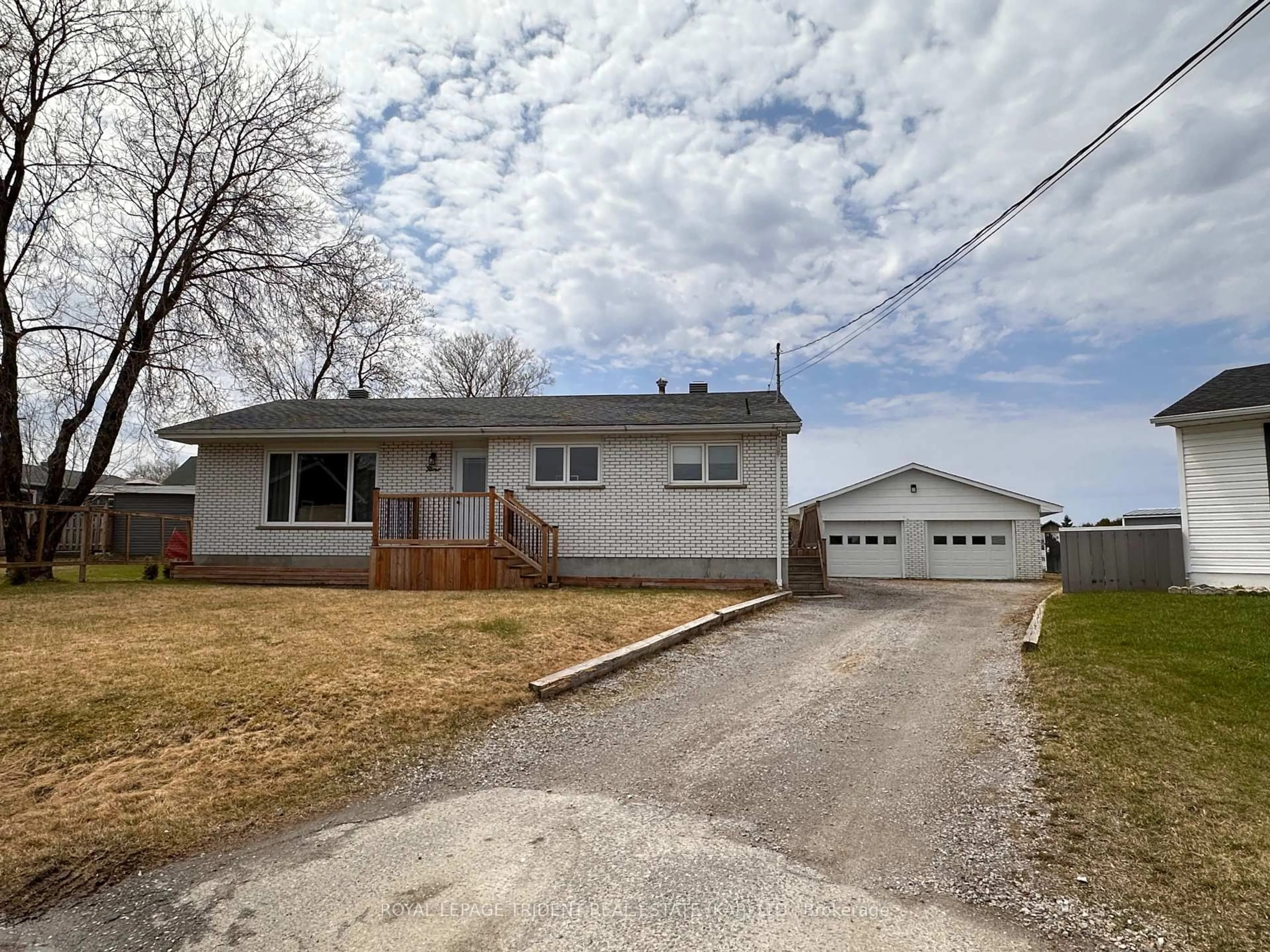A pic from outside/outdoor area/front of a property/back of a property/a pic from drone, street for 9 Hudson Pl, Kapuskasing Ontario P5N 2J3